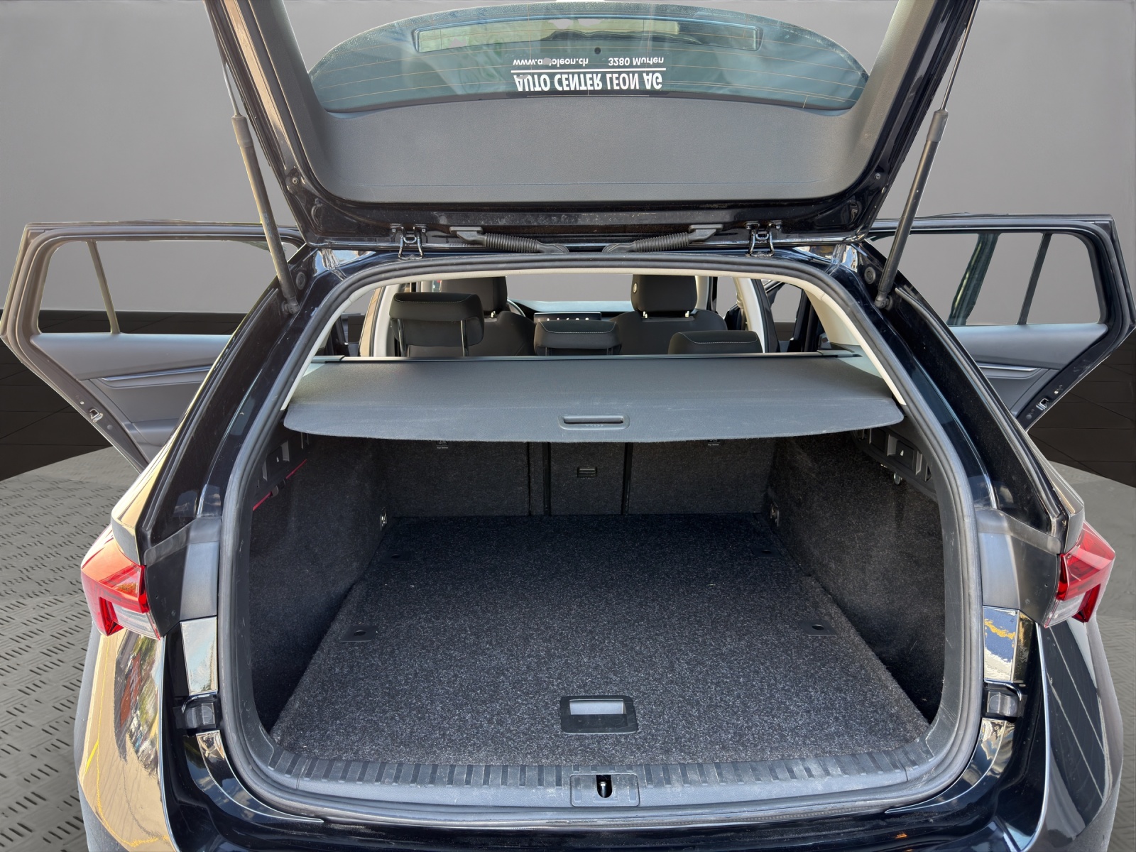 SKODA Octavia Combi 2.0 TDI DSG Ambition 4x4-image-18