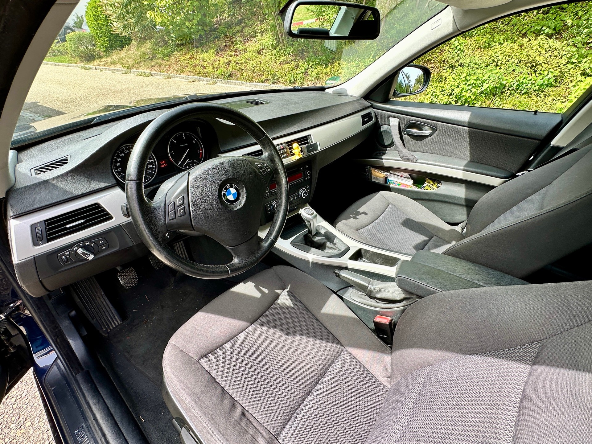 BMW 320d-image-4