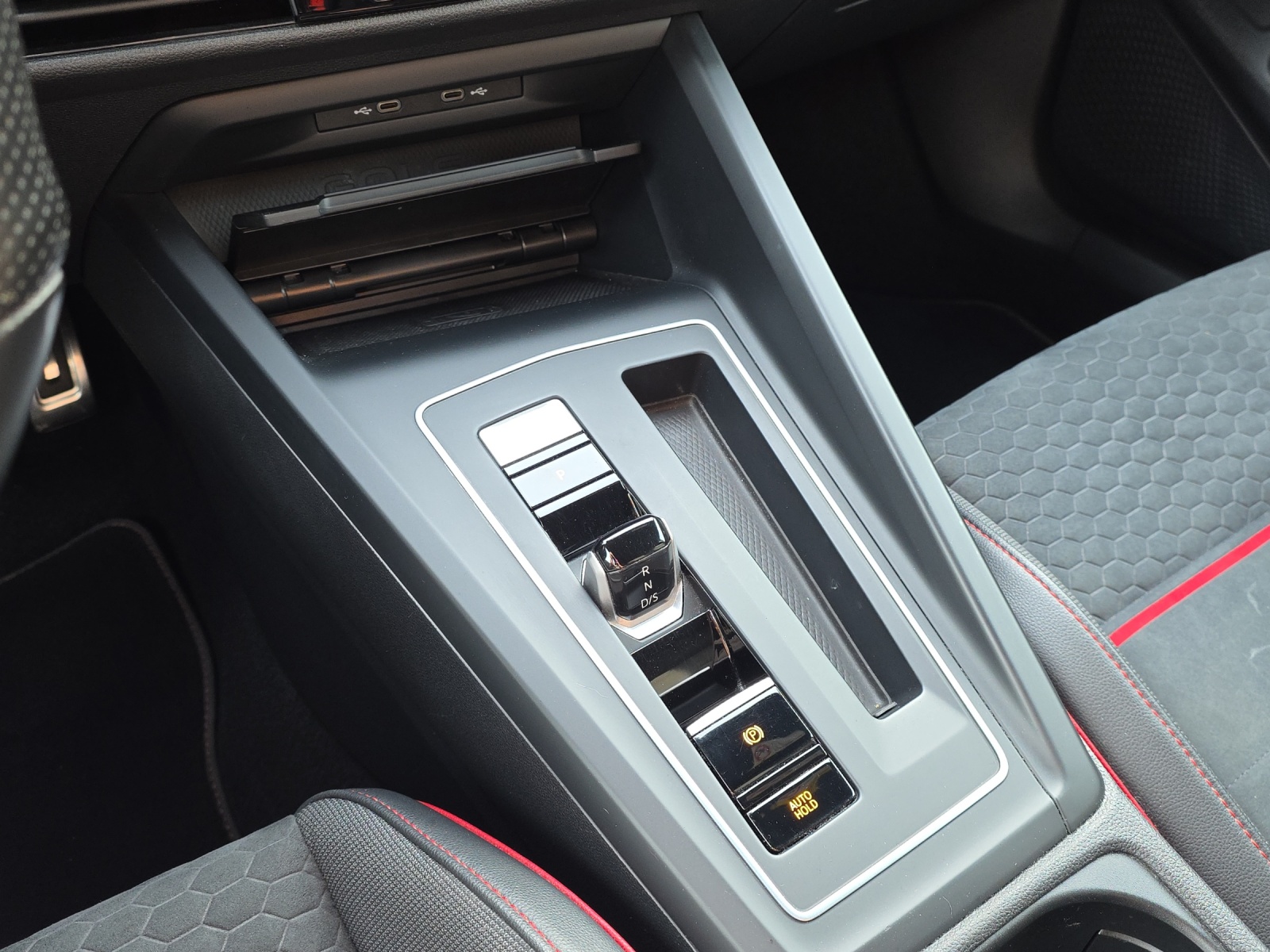 VW Golf 2.0 TSI GTI Clubsport DSG-image-12