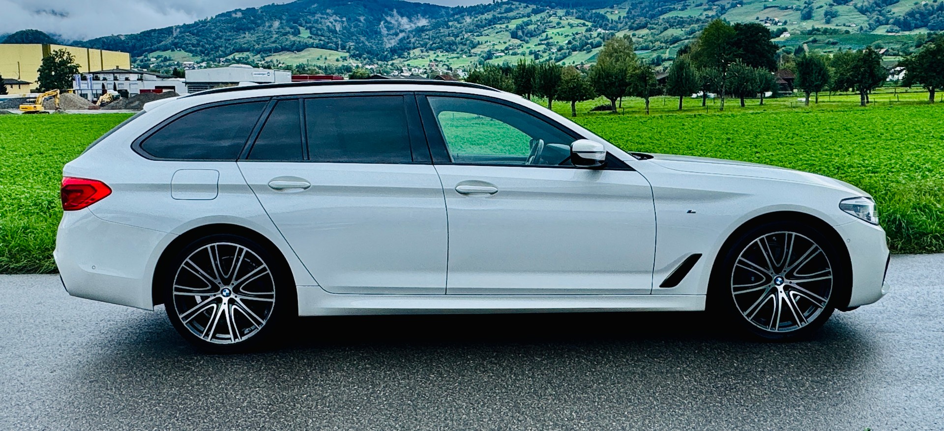 BMW 530i xDrive Touring Steptronic-image-6
