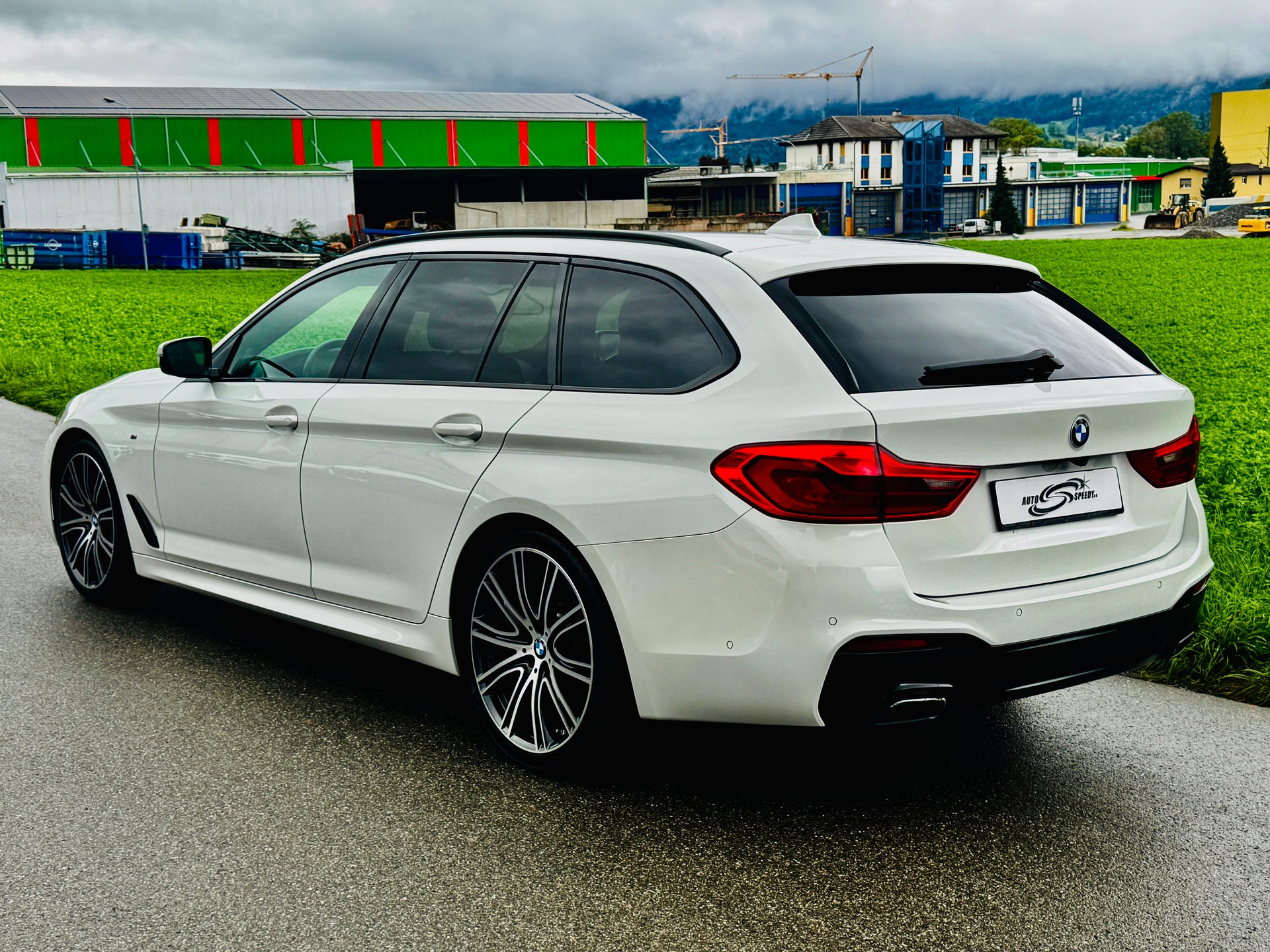 BMW 530i xDrive Touring Steptronic-image-2