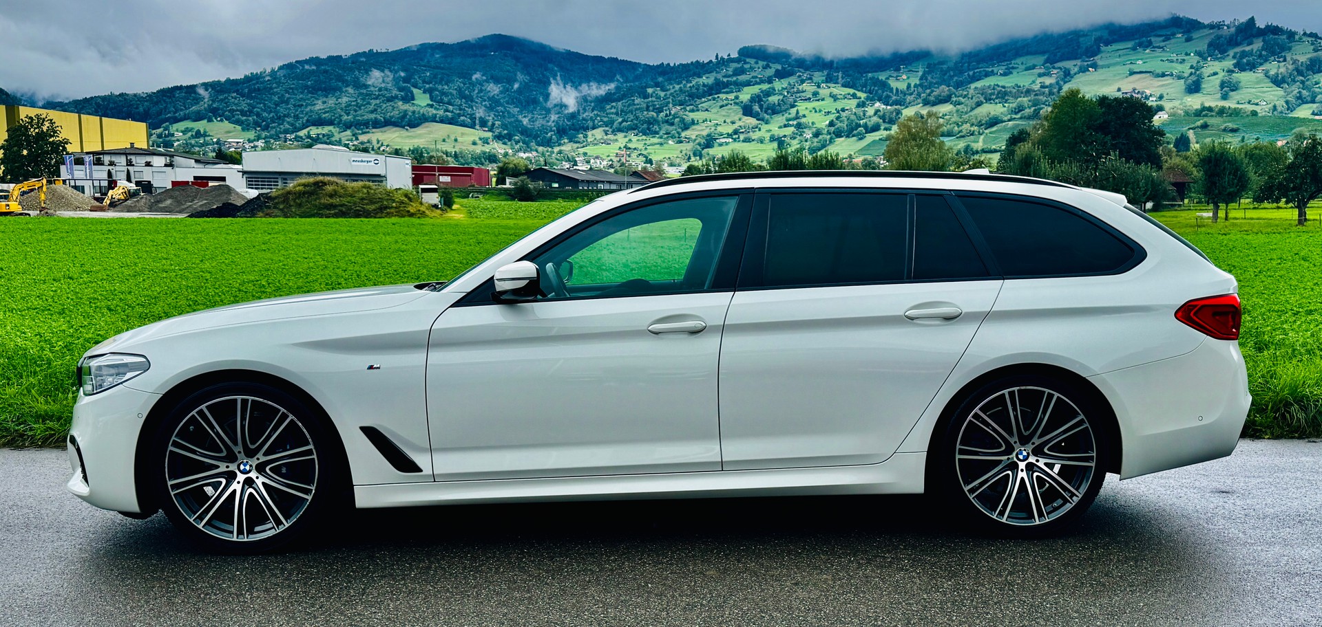 BMW 530i xDrive Touring Steptronic-image-1