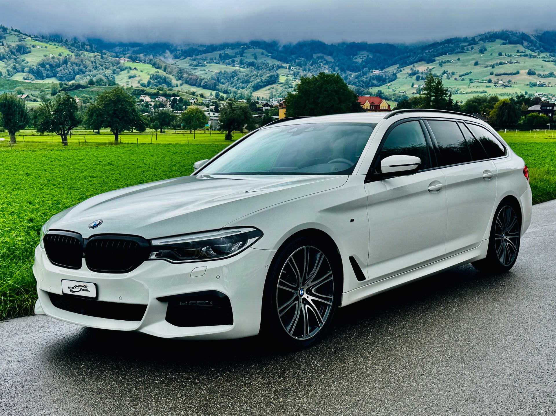 BMW 530i xDrive Touring Steptronic-image-0