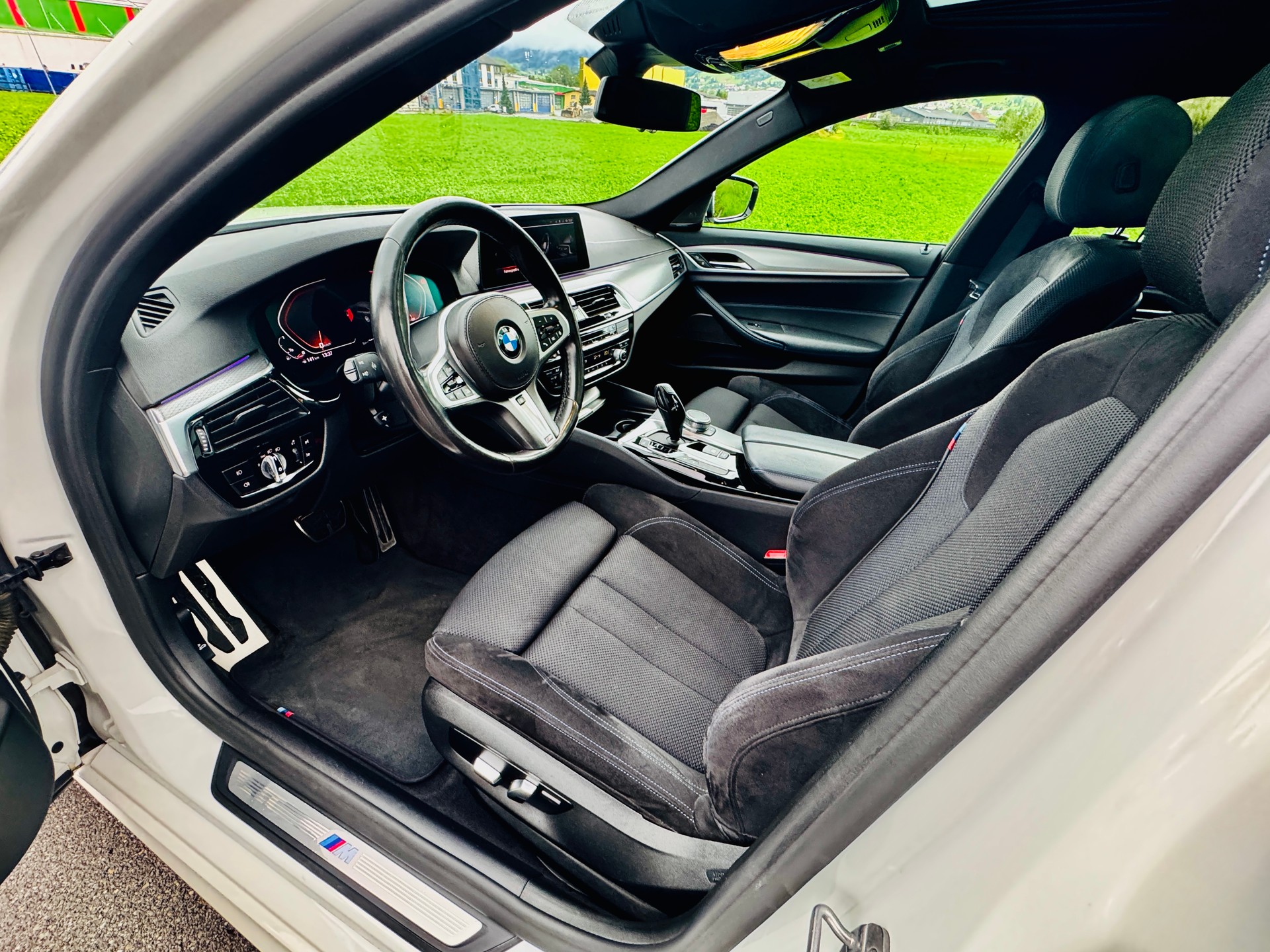 BMW 530i xDrive Touring Steptronic-image-11