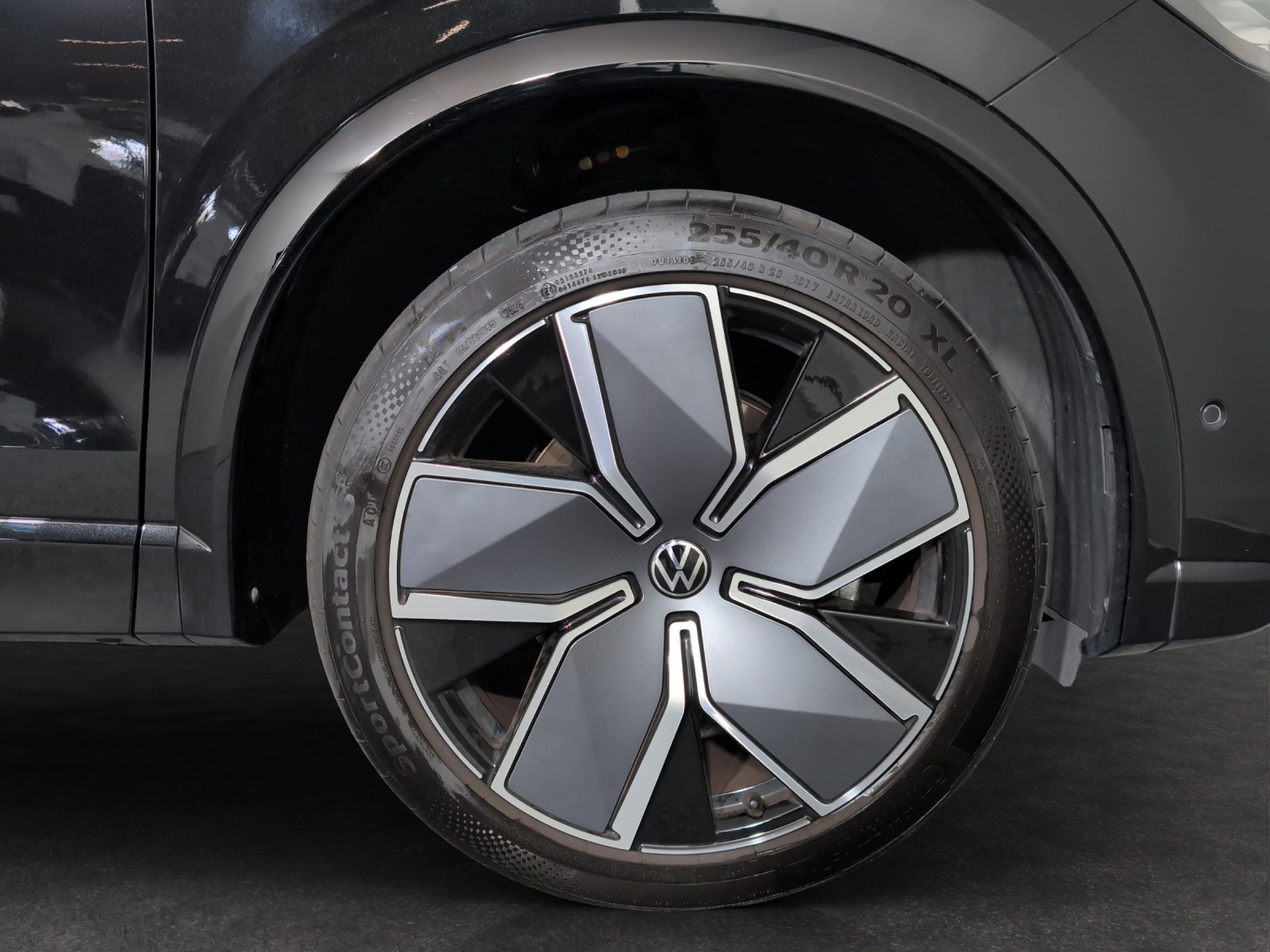 VW Tiguan 2.0 TSI DSG R-Line 4Motion-image-4