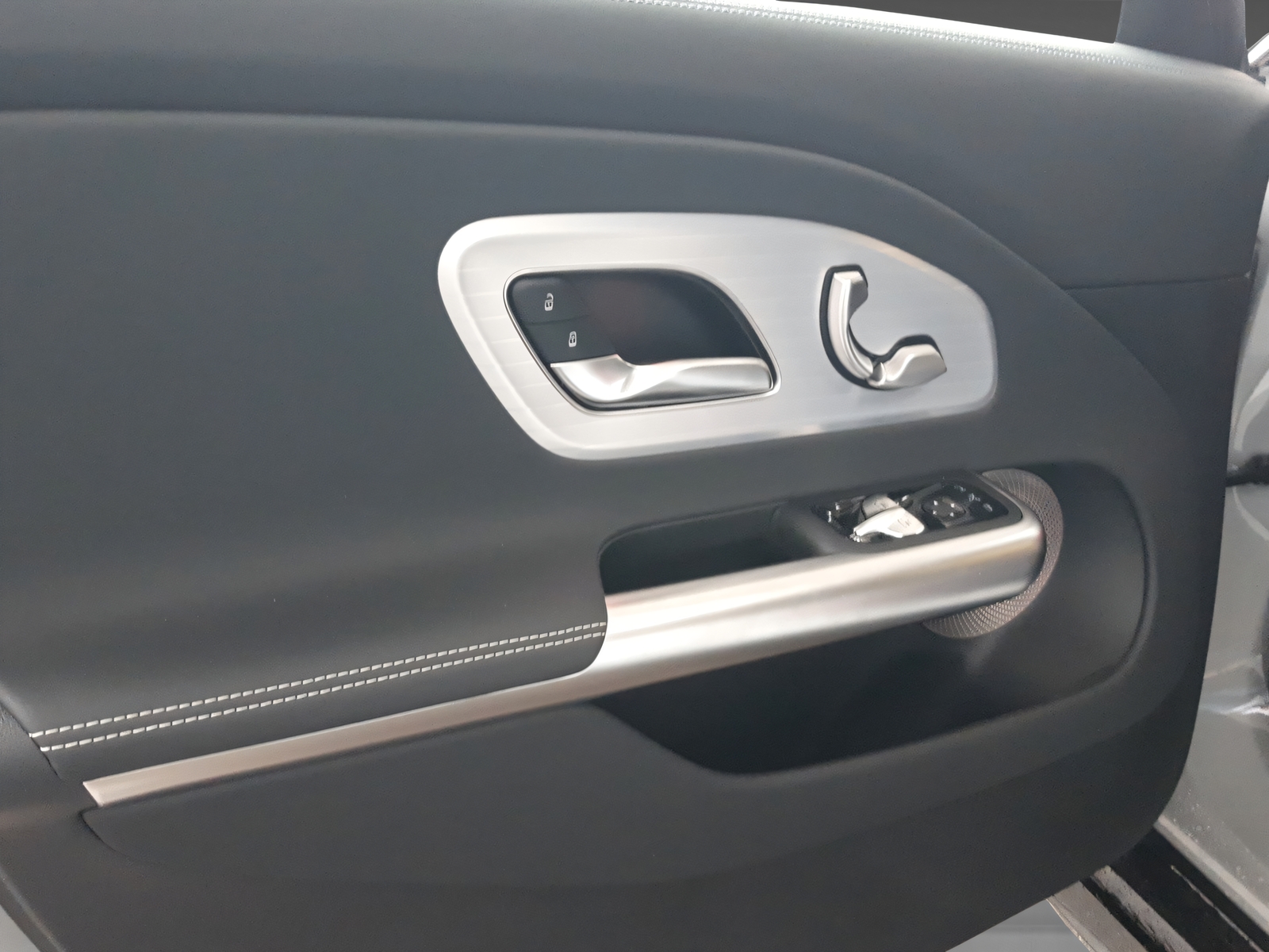 MERCEDES-BENZ CLA 220 4Matic SB-image-10