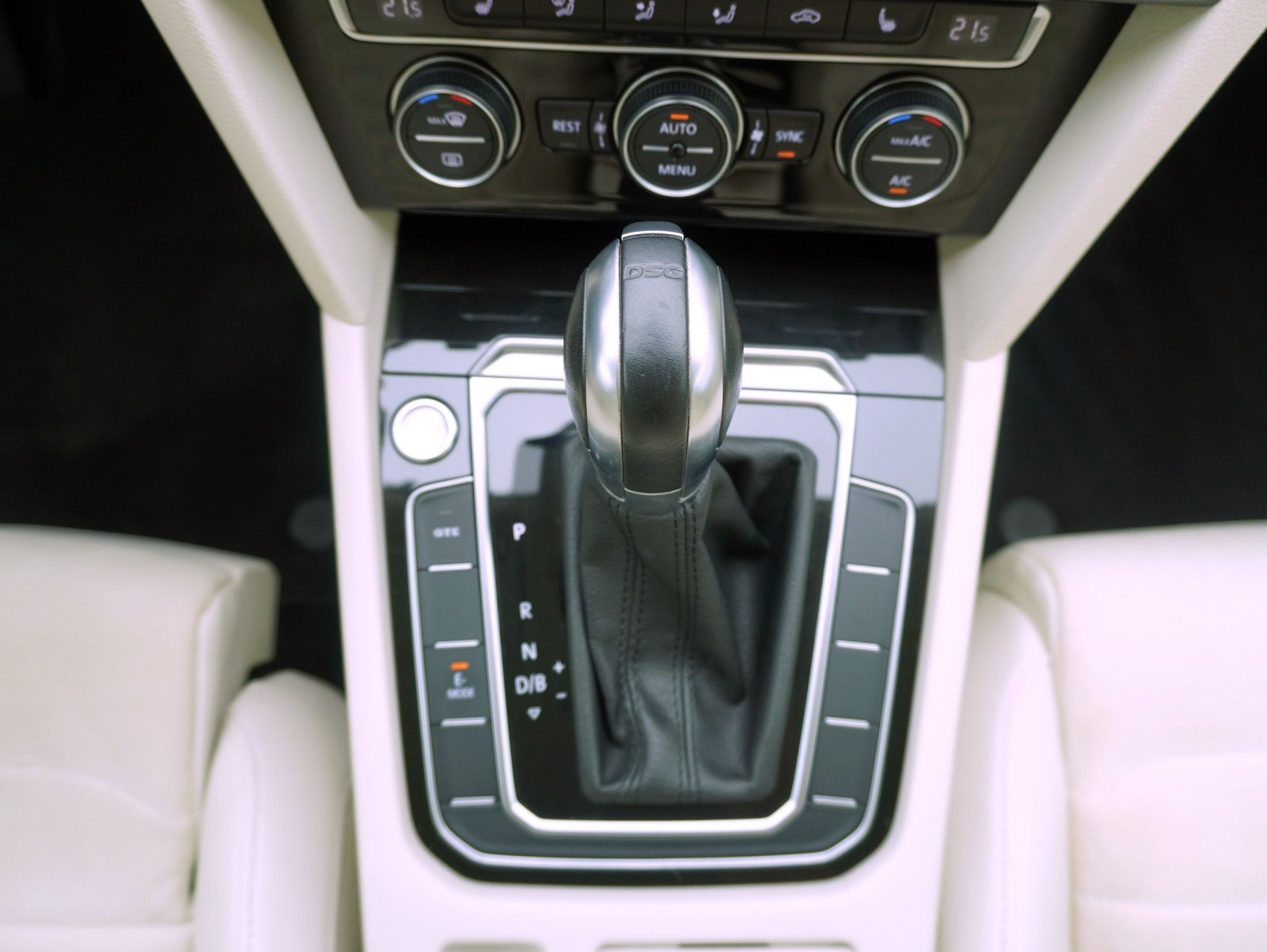 VW Passat Variant 1.4 TSI DSG Plug-In-Hybrid GTE-image-15
