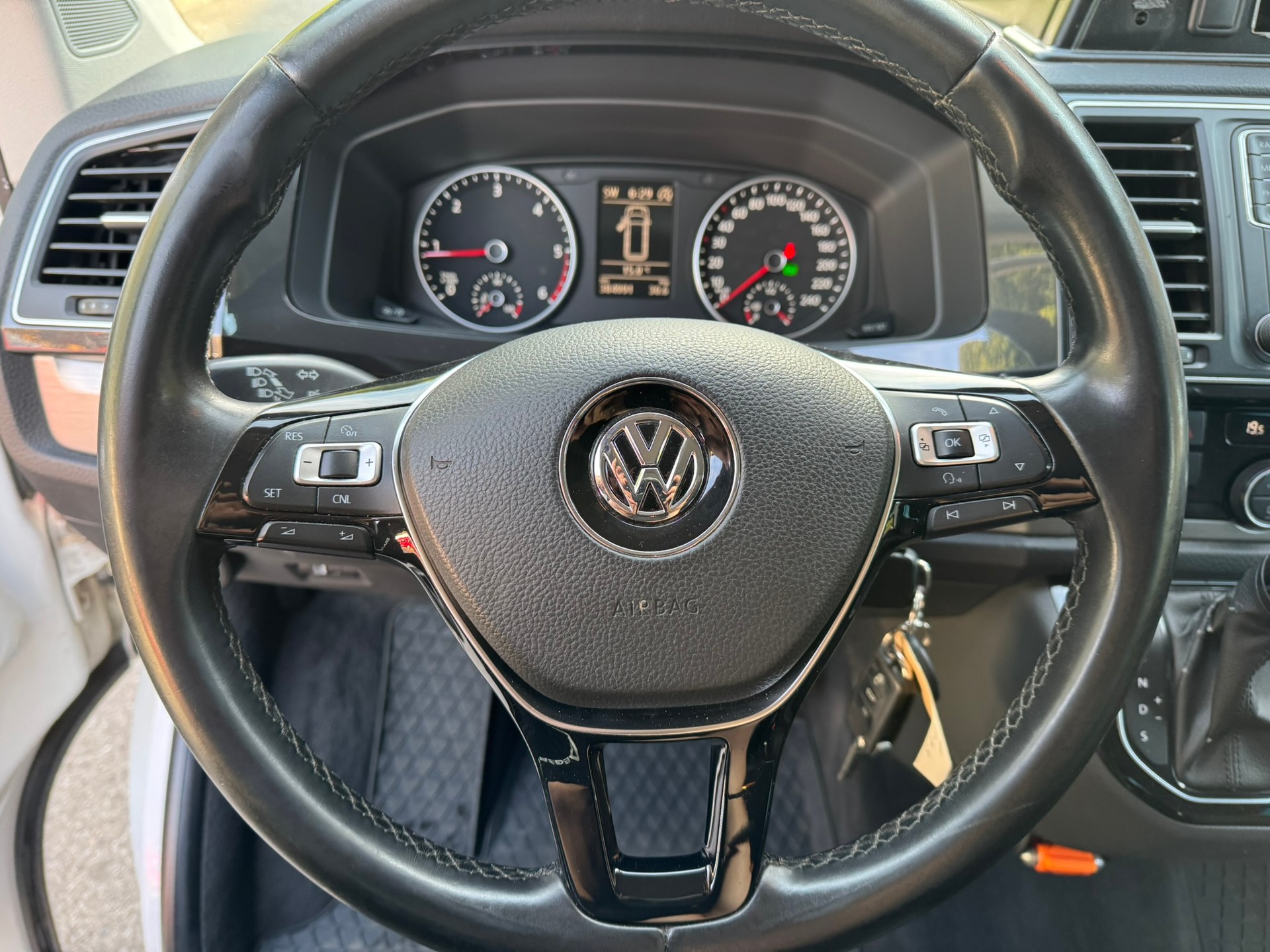 VW T6 Multivan 2.0 Bi-TDI Highline 4Motion DSG-image-11