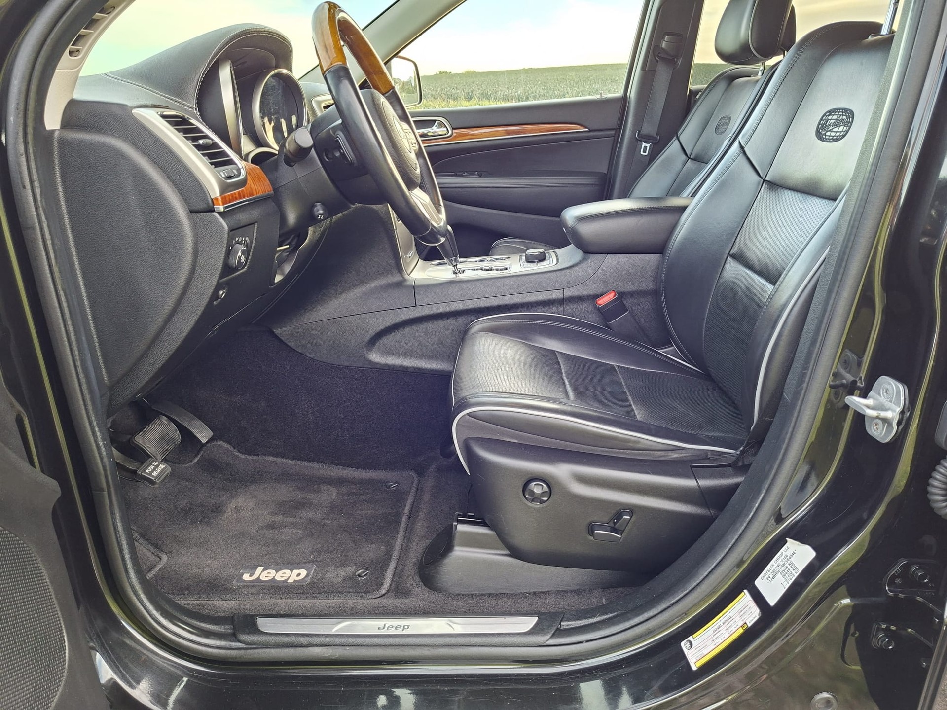 JEEP Grand Cherokee 5.7 HEMI Overland Automatic-image-11