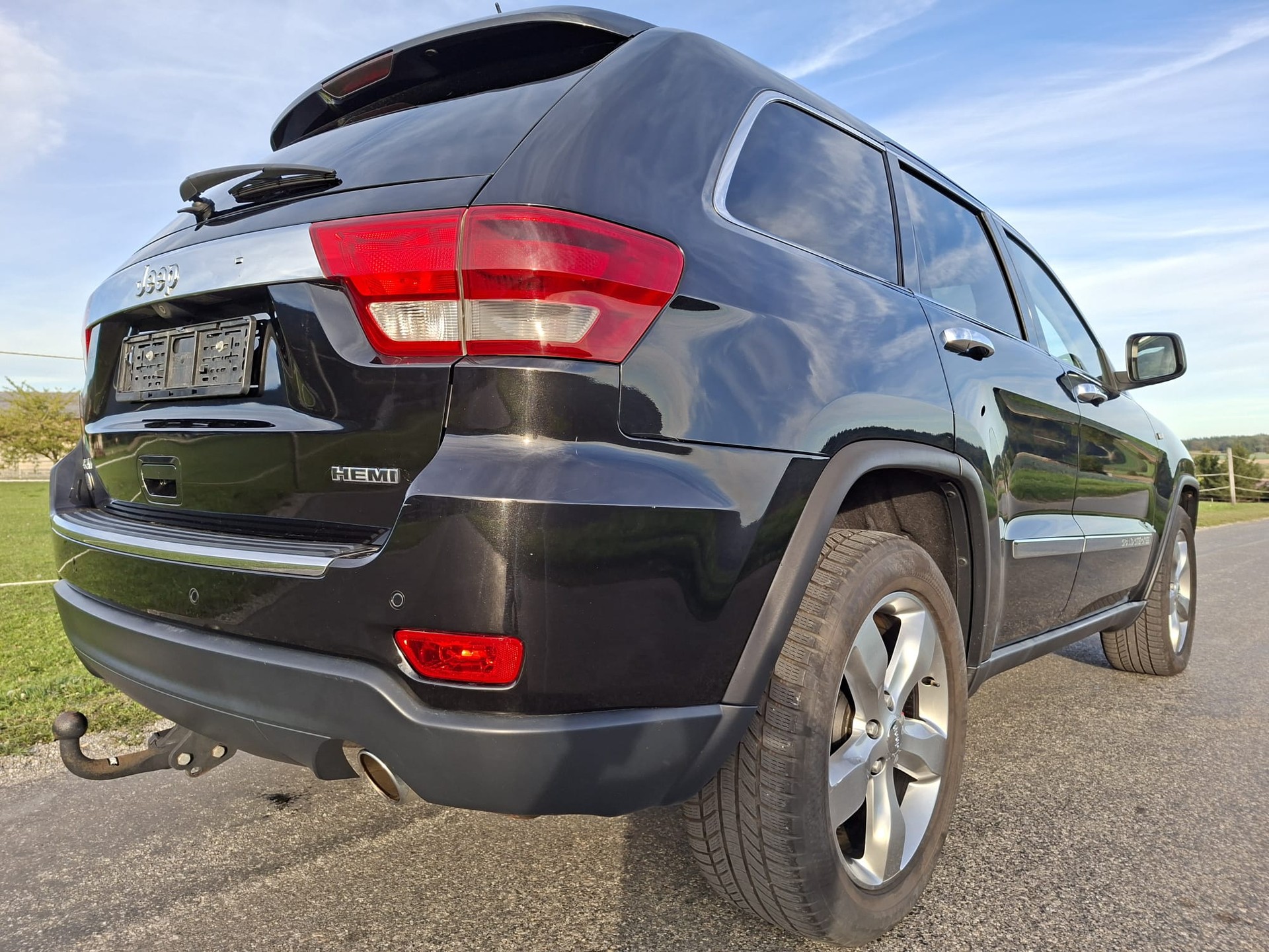 JEEP Grand Cherokee 5.7 HEMI Overland Automatic-image-6