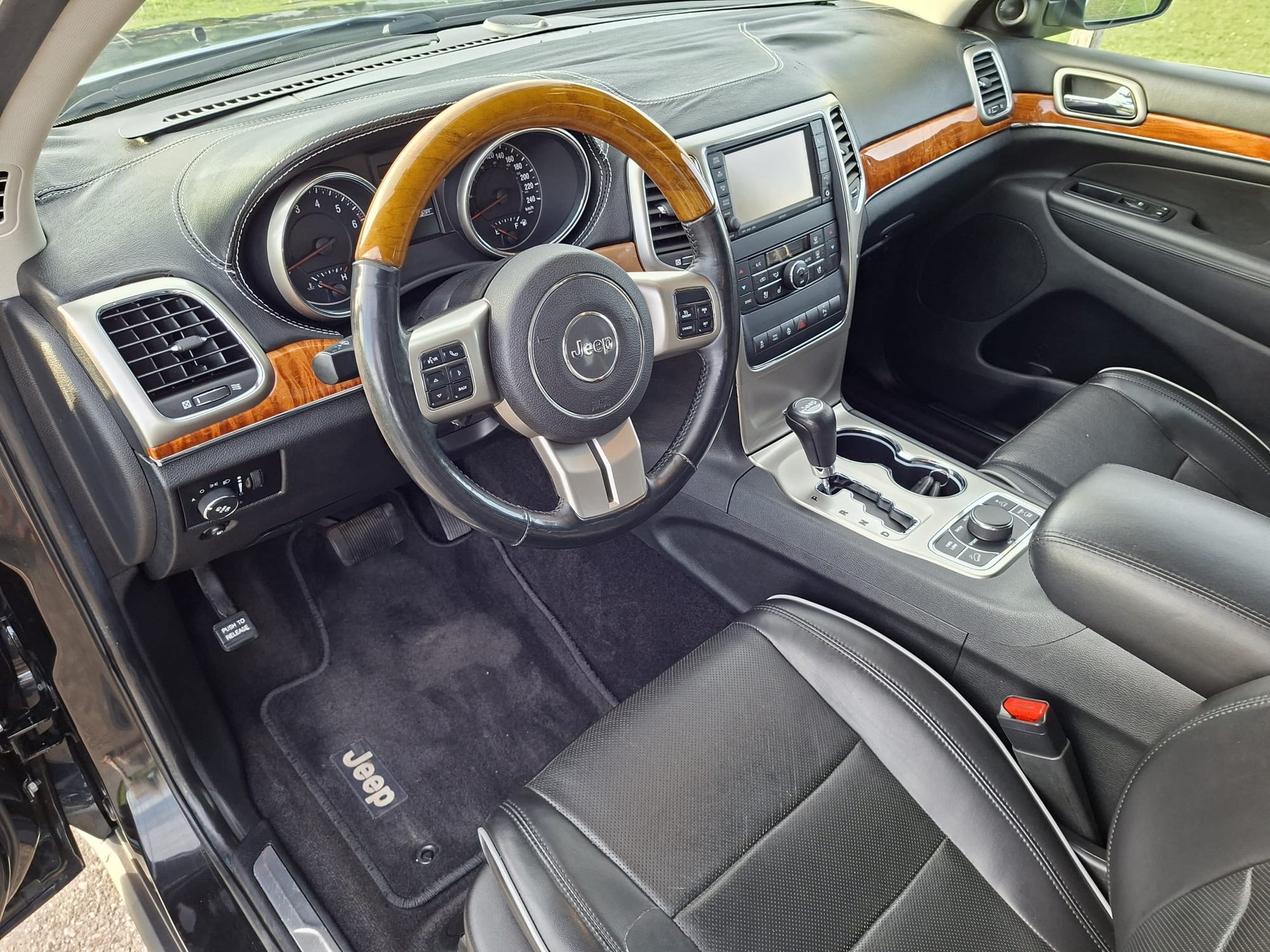JEEP Grand Cherokee 5.7 HEMI Overland Automatic-image-12