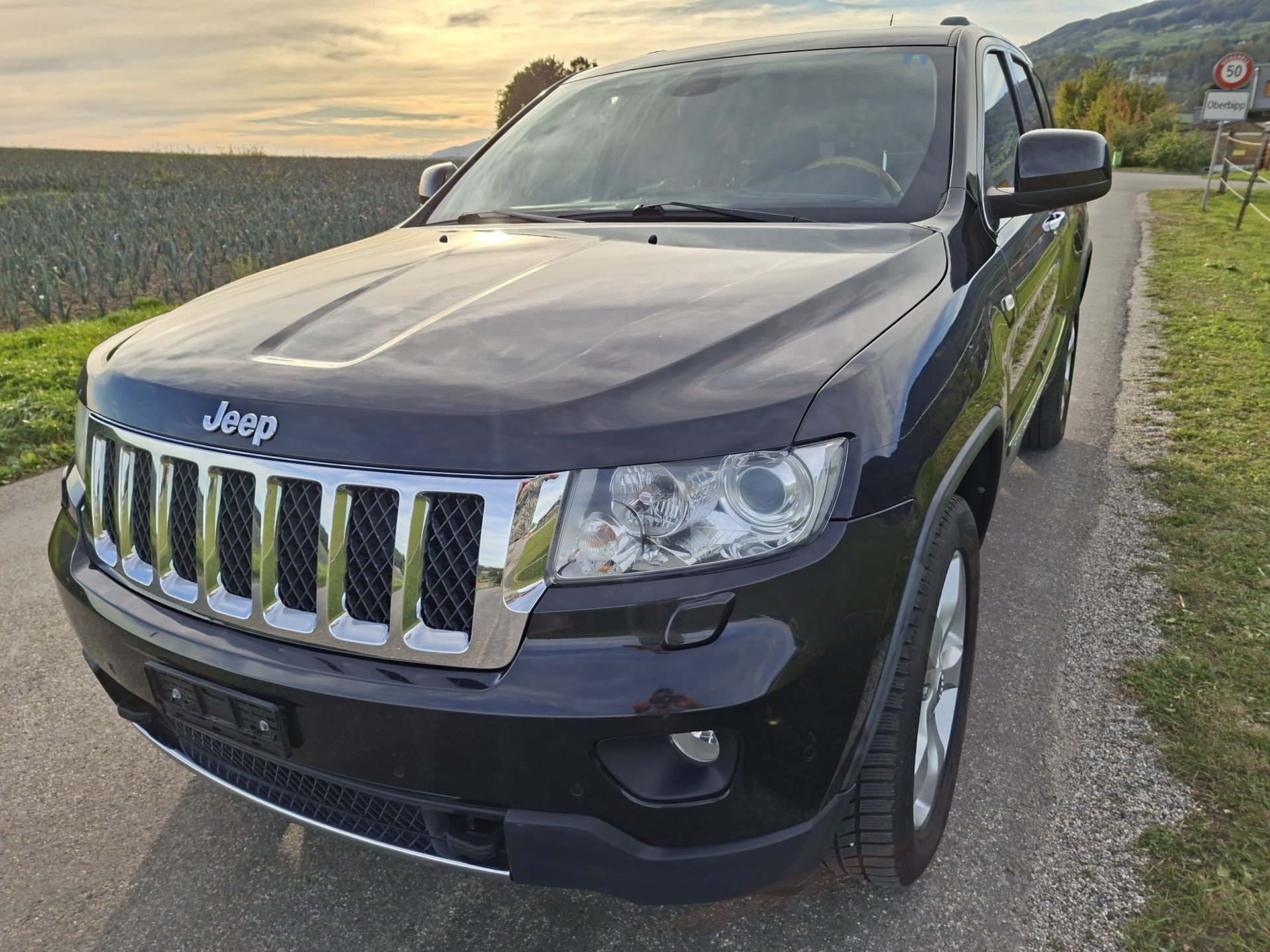 JEEP Grand Cherokee 5.7 HEMI Overland Automatic-image-0