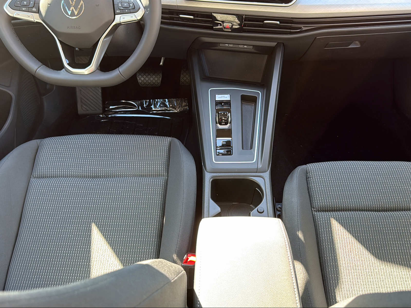 VW Golf 1.5 e TSI mHEV Basis DSG-image-11