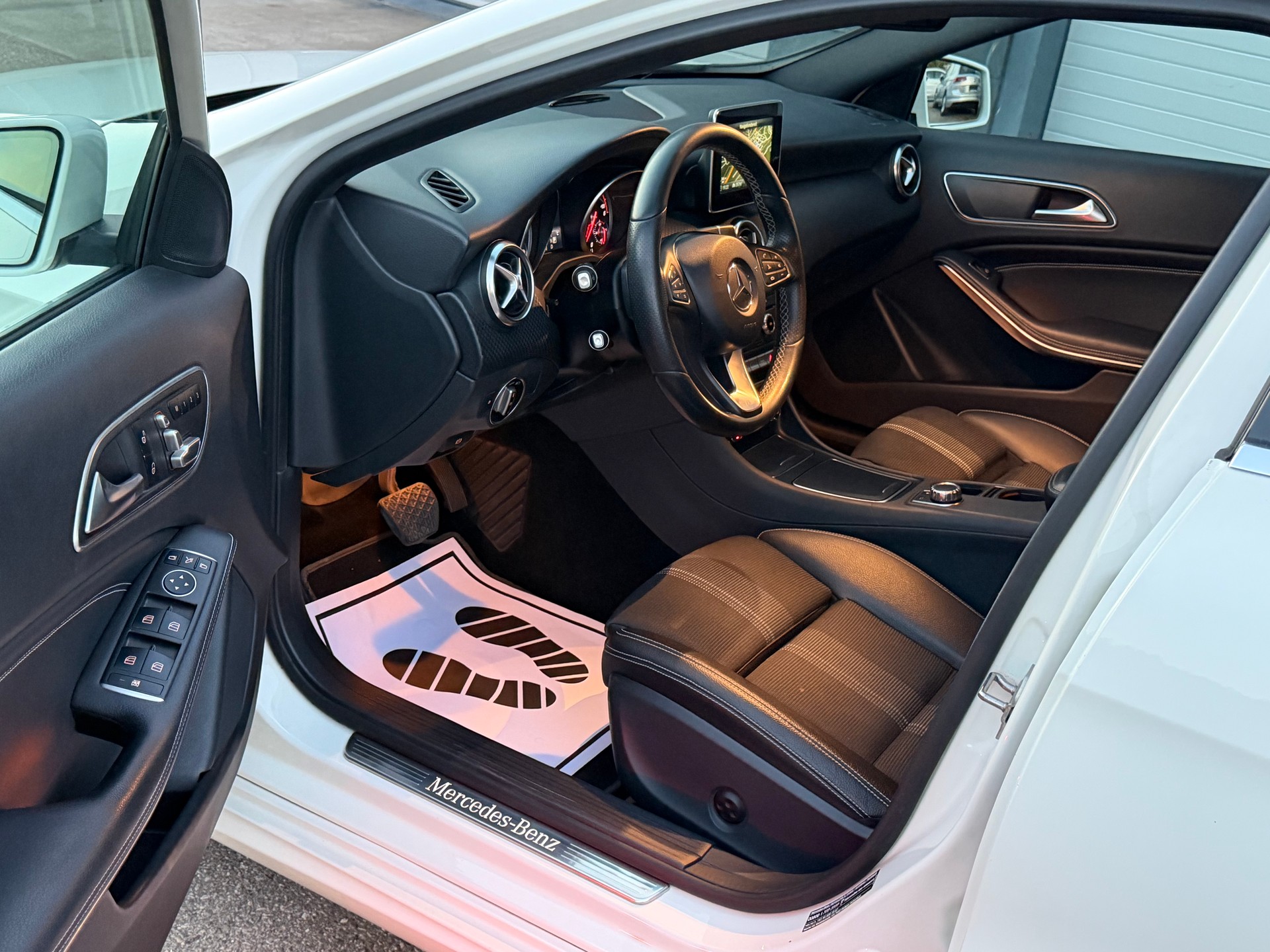MERCEDES-BENZ A 200 CDI Urban 7G-DCT Frisch MFK-image-7
