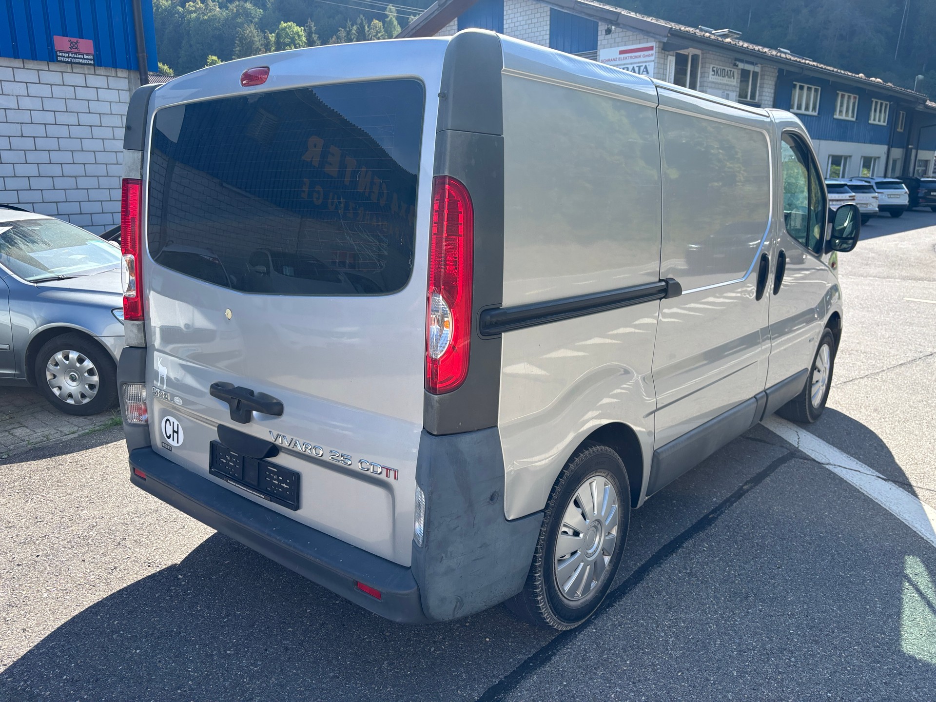 OPEL Vivaro 2.5 CDTI 2.7t L1H1-image-4