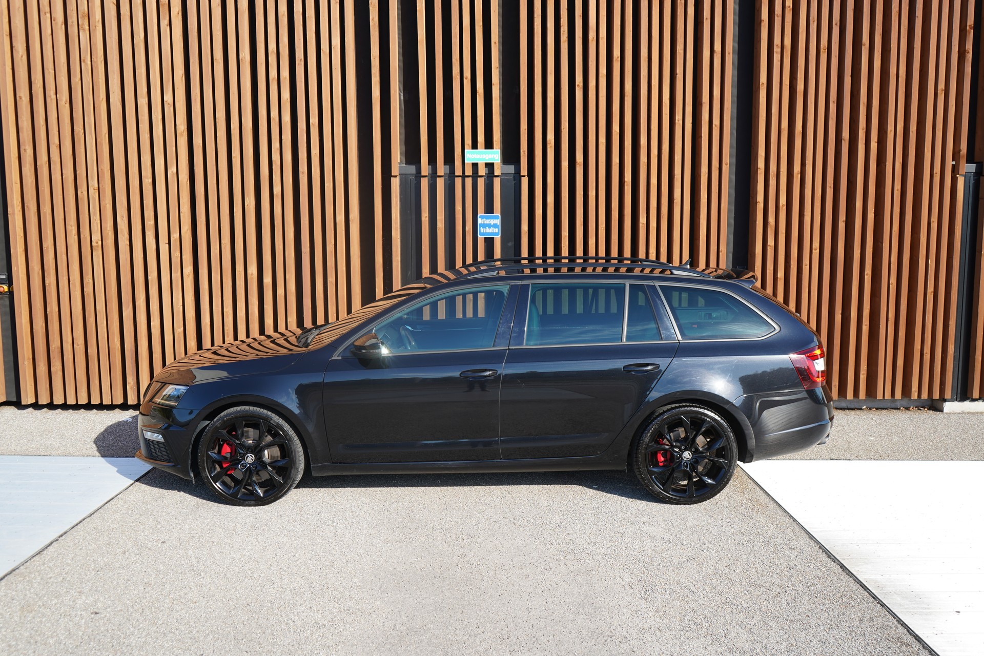SKODA OCTAVIA COMBI 2.0 TSI RS FINAL EDITION BLACK DSG l 290 PS-image-5