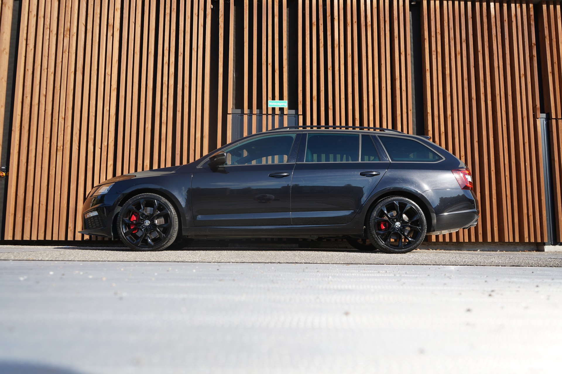 SKODA OCTAVIA COMBI 2.0 TSI RS FINAL EDITION BLACK DSG l 290 PS-image-1