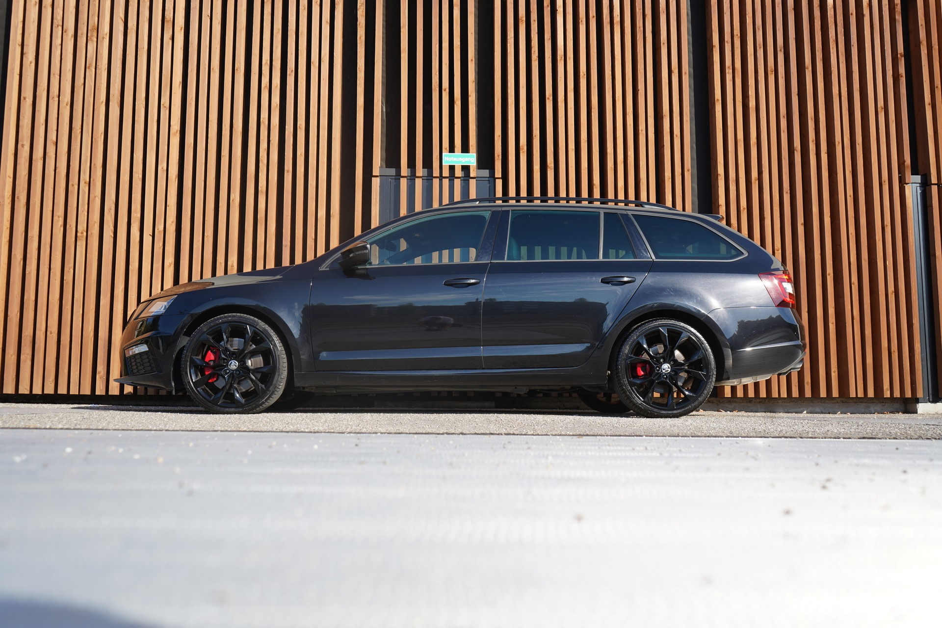 SKODA OCTAVIA COMBI 2.0 TSI RS FINAL EDITION BLACK DSG l 290 PS-image-3