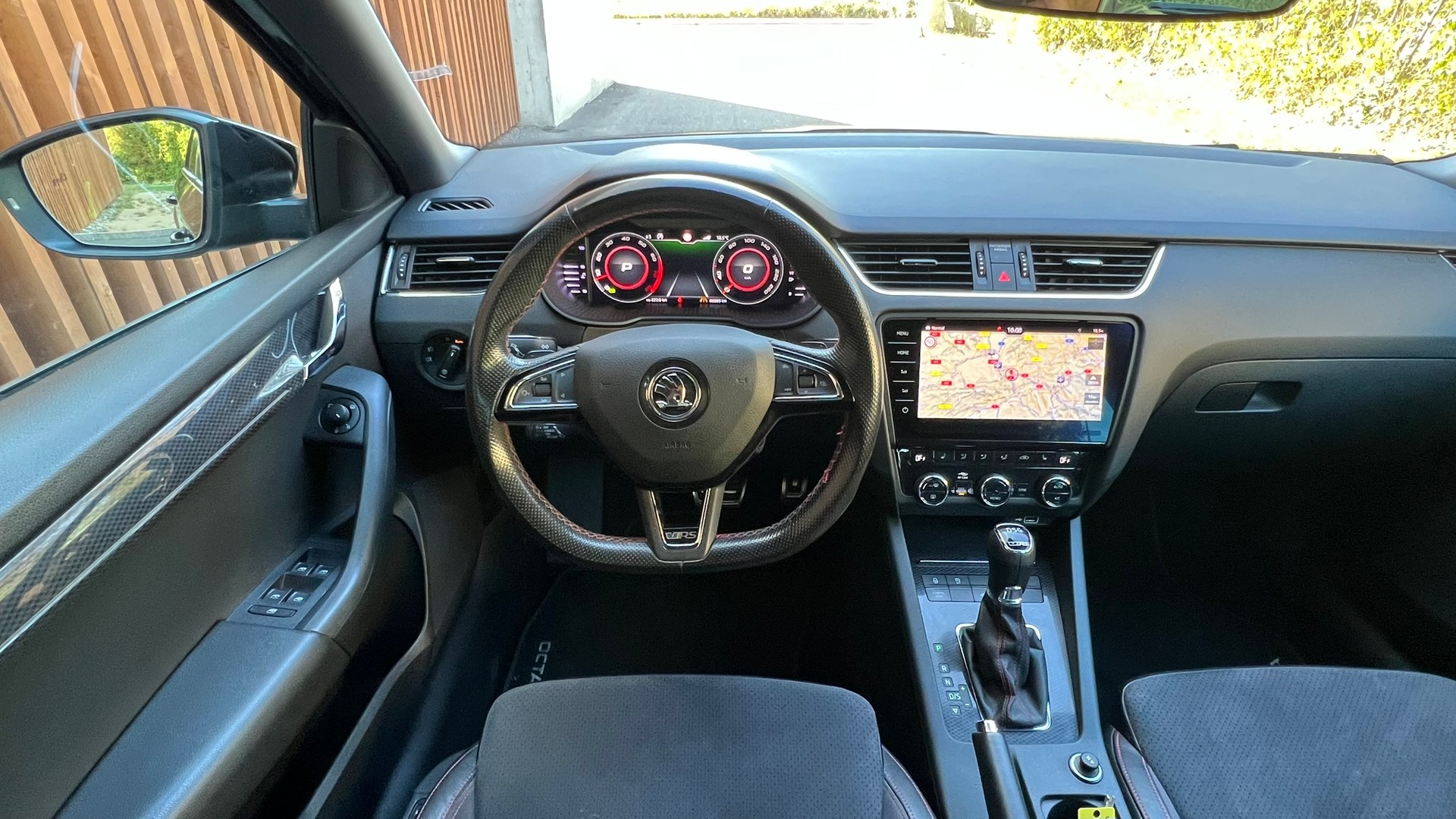 SKODA OCTAVIA COMBI 2.0 TSI RS FINAL EDITION BLACK DSG l 290 PS-image-17
