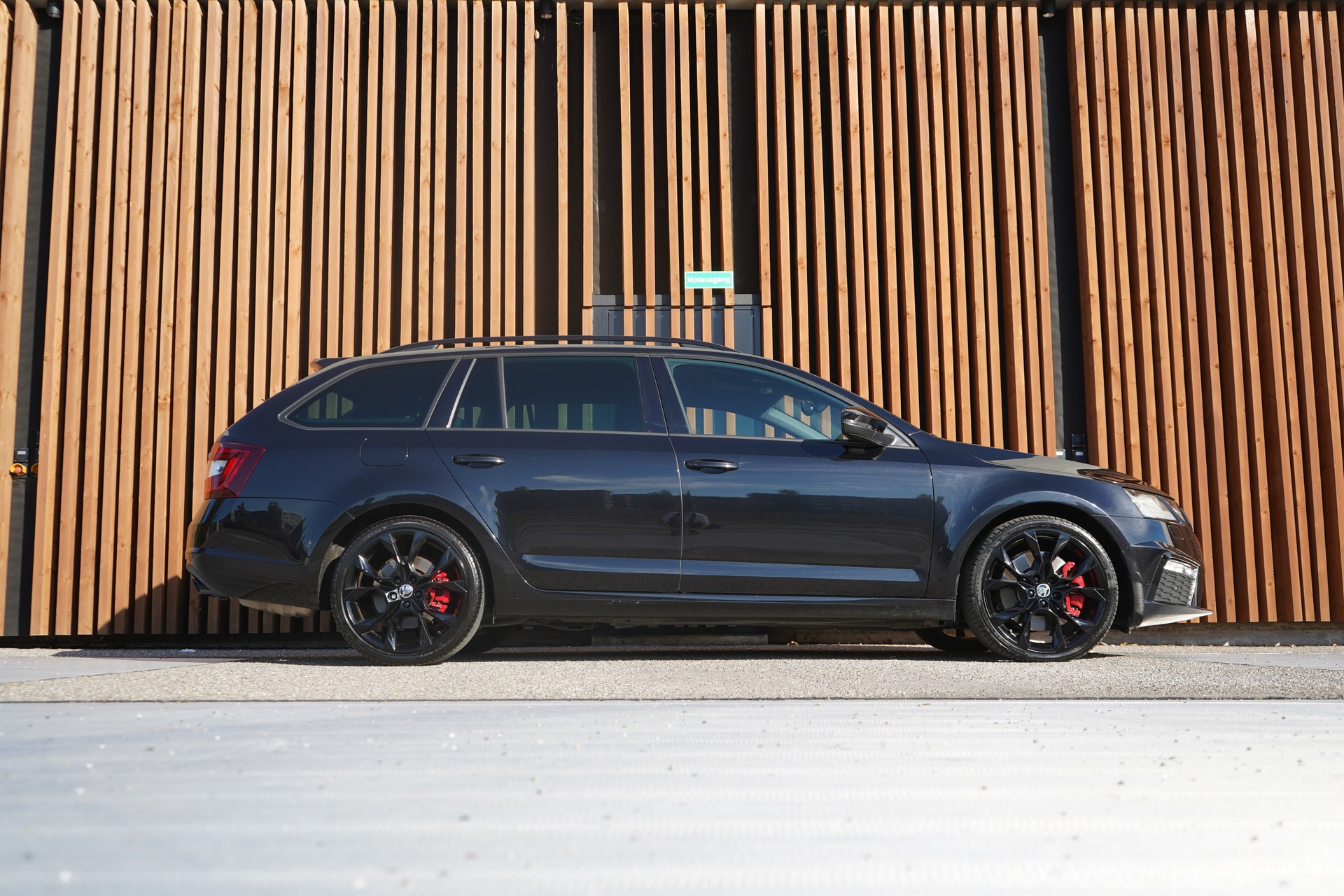 SKODA OCTAVIA COMBI 2.0 TSI RS FINAL EDITION BLACK DSG l 290 PS-image-2
