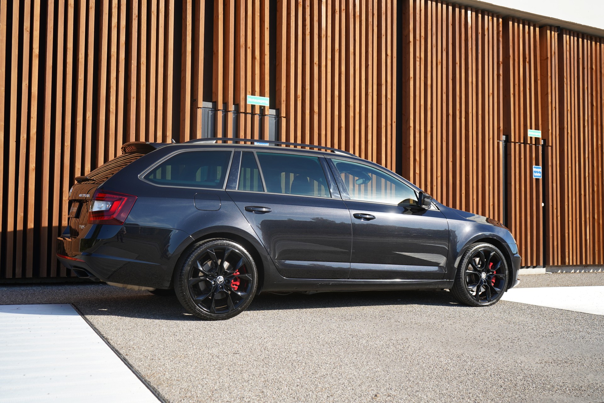SKODA OCTAVIA COMBI 2.0 TSI RS FINAL EDITION BLACK DSG l 290 PS-image-7