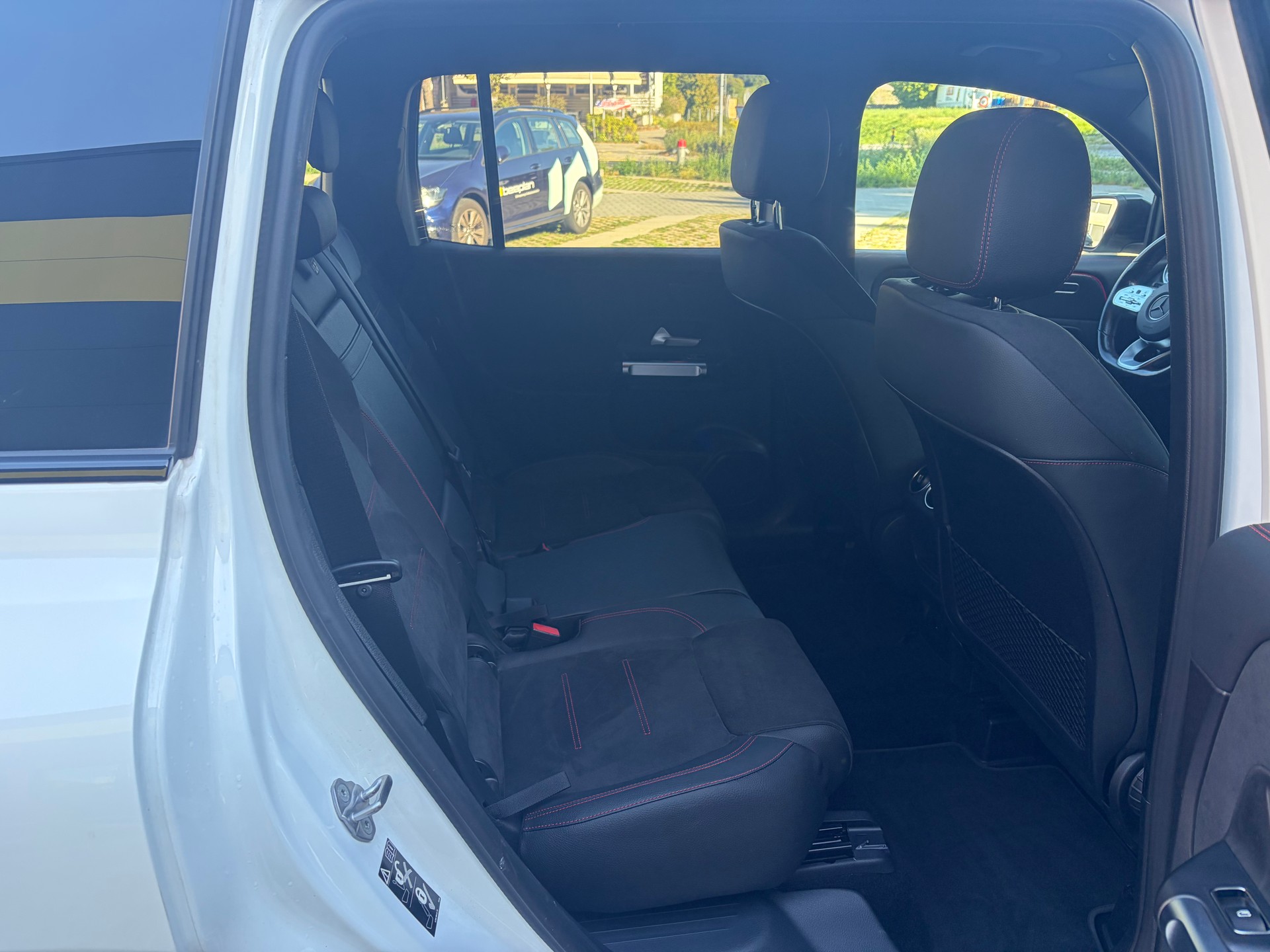 MERCEDES-BENZ GLB 220 d AMG Line 8G-Tronic-image-13