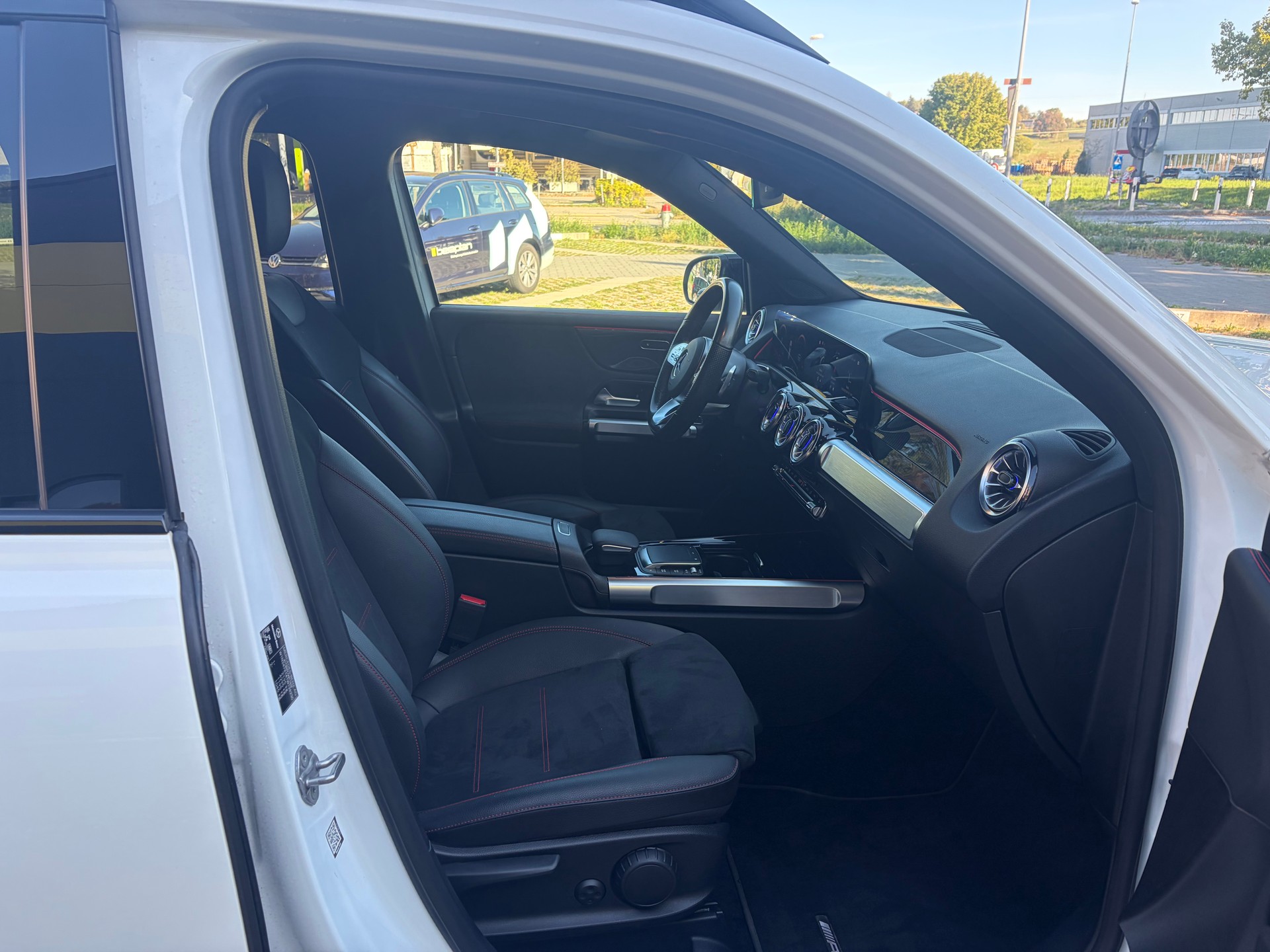 MERCEDES-BENZ GLB 220 d AMG Line 8G-Tronic-image-12