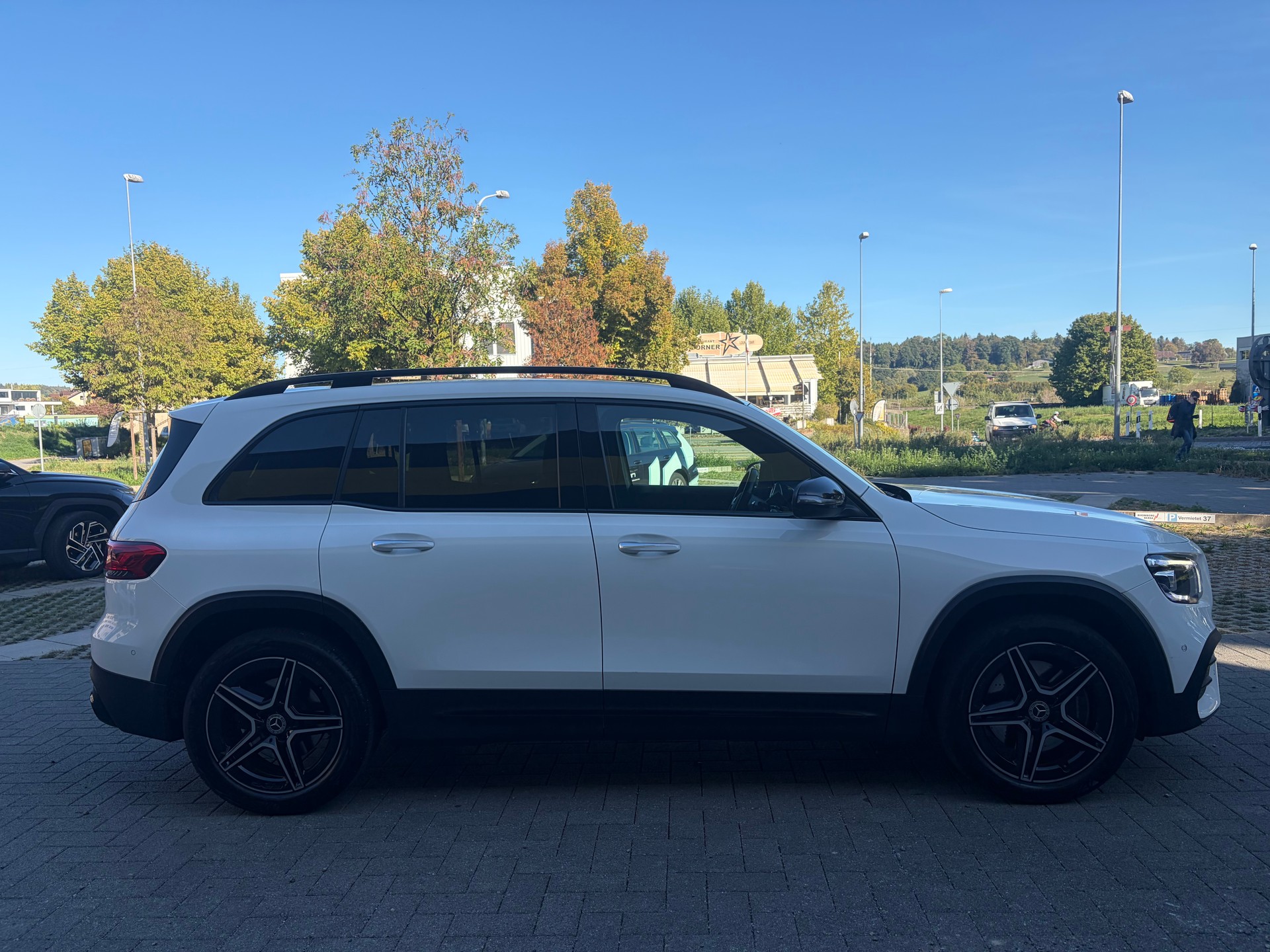 MERCEDES-BENZ GLB 220 d AMG Line 8G-Tronic-image-3