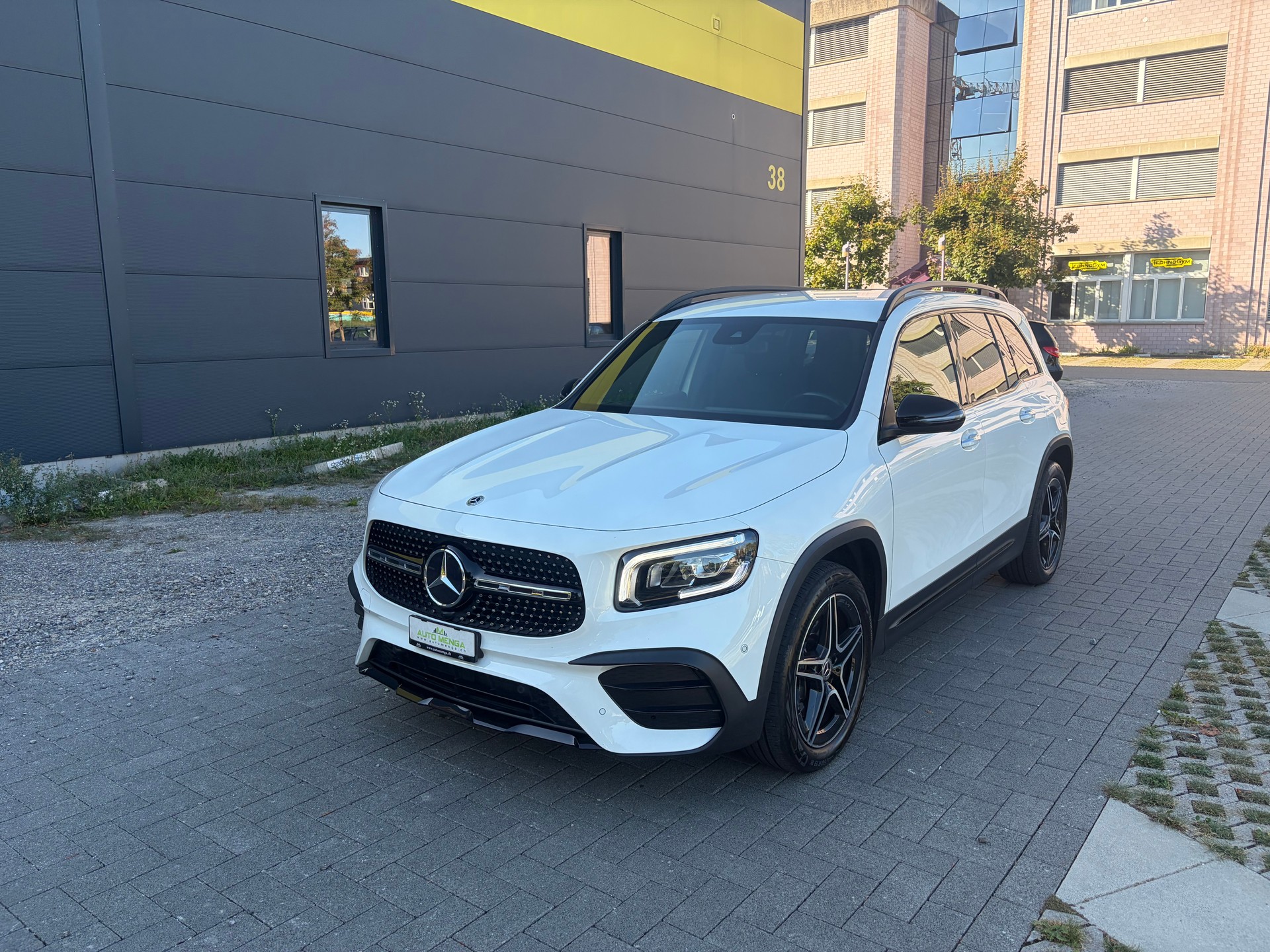 MERCEDES-BENZ GLB 220 d AMG Line 8G-Tronic-image-0