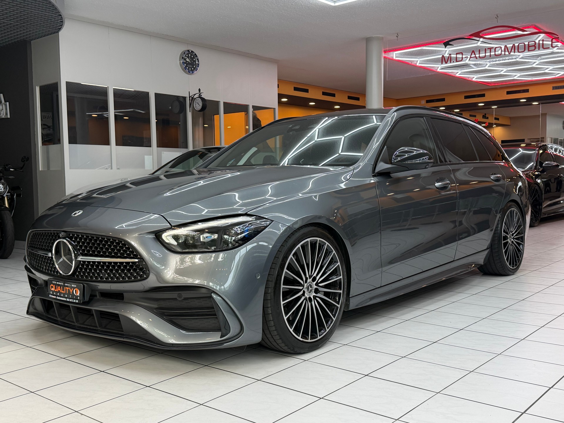 MERCEDES-BENZ C 220 d Swiss Star AMG Line 4matic Kombi-image-4