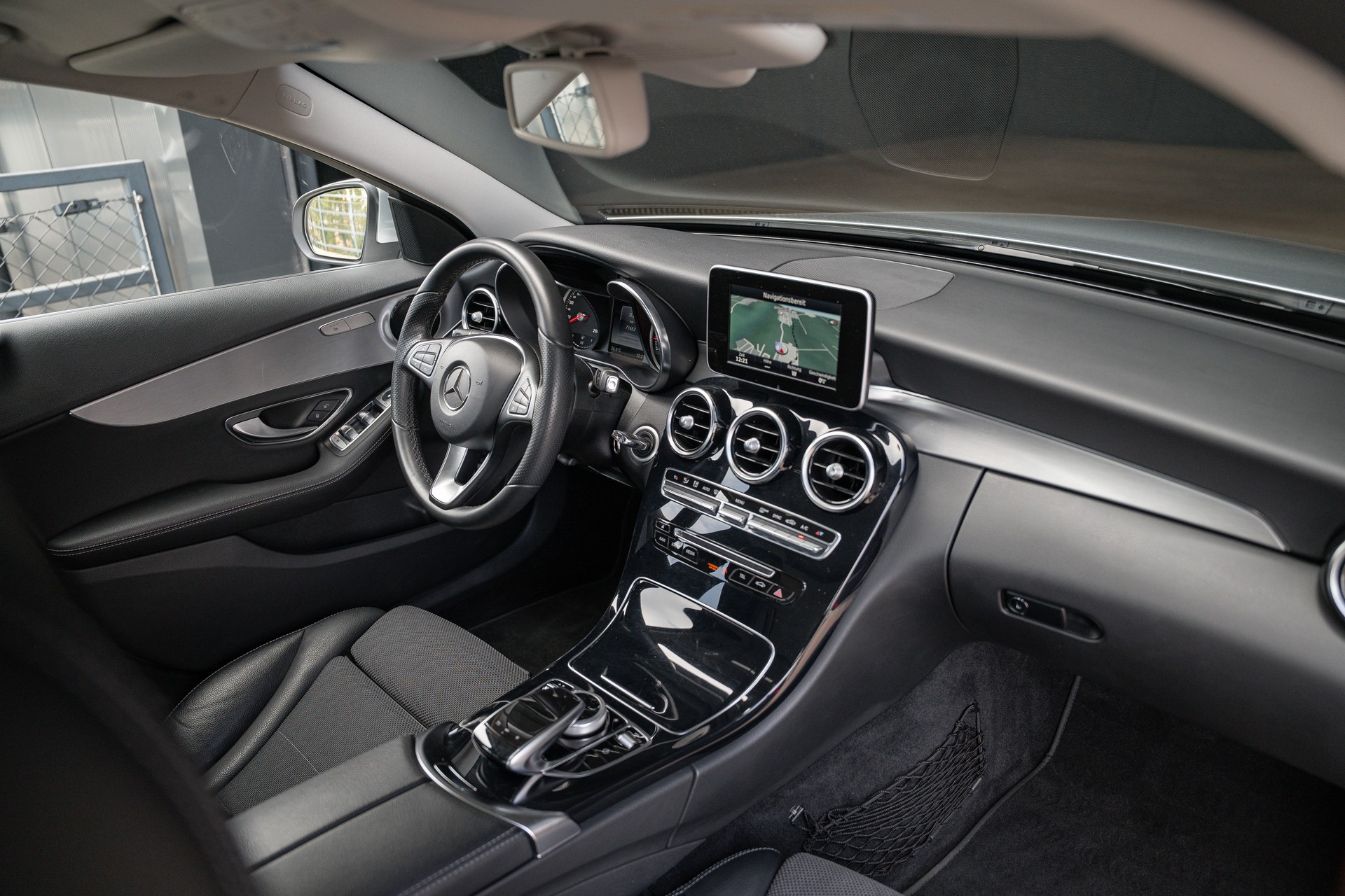 MERCEDES-BENZ C 180 Avantgarde-image-13