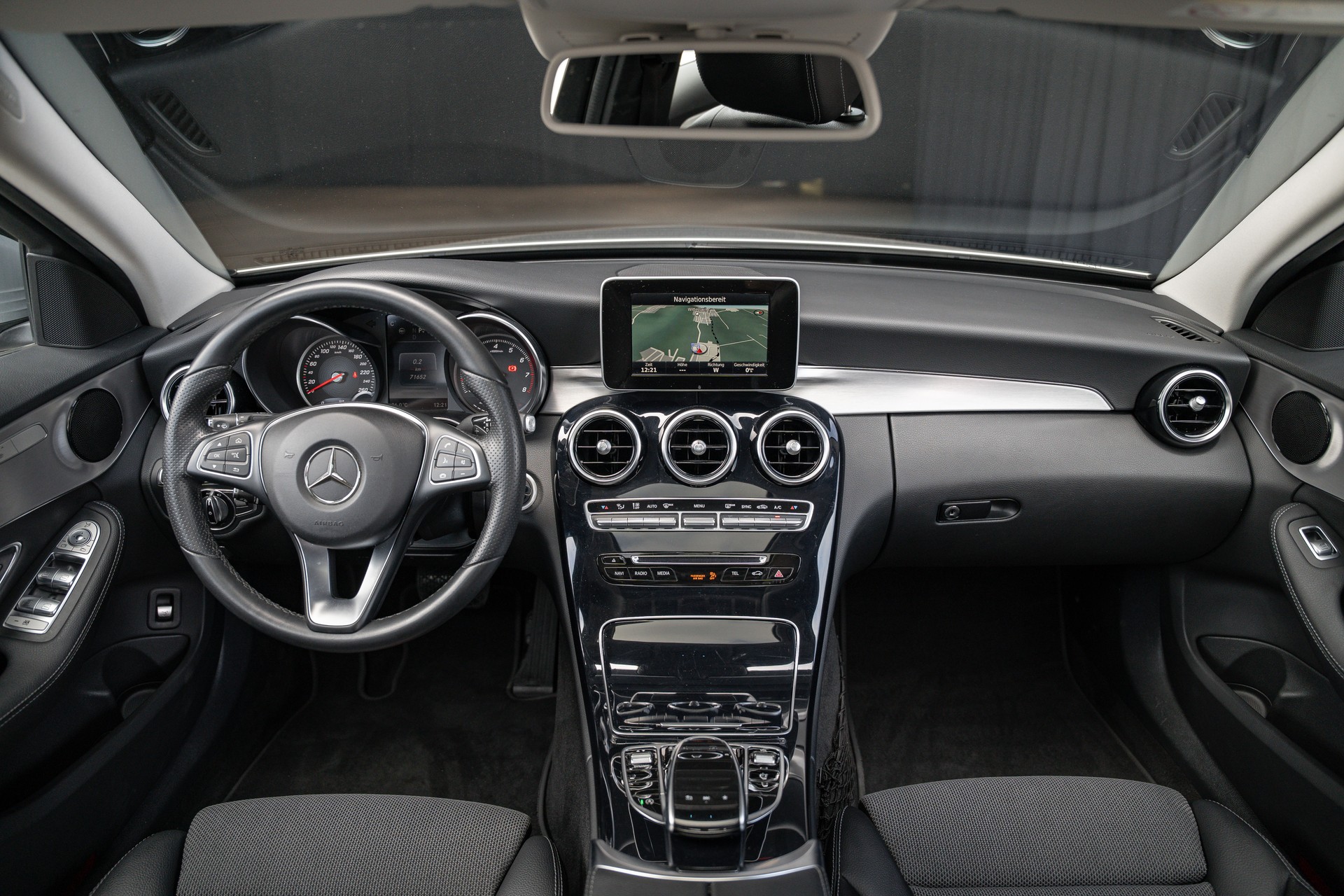 MERCEDES-BENZ C 180 Avantgarde-image-14