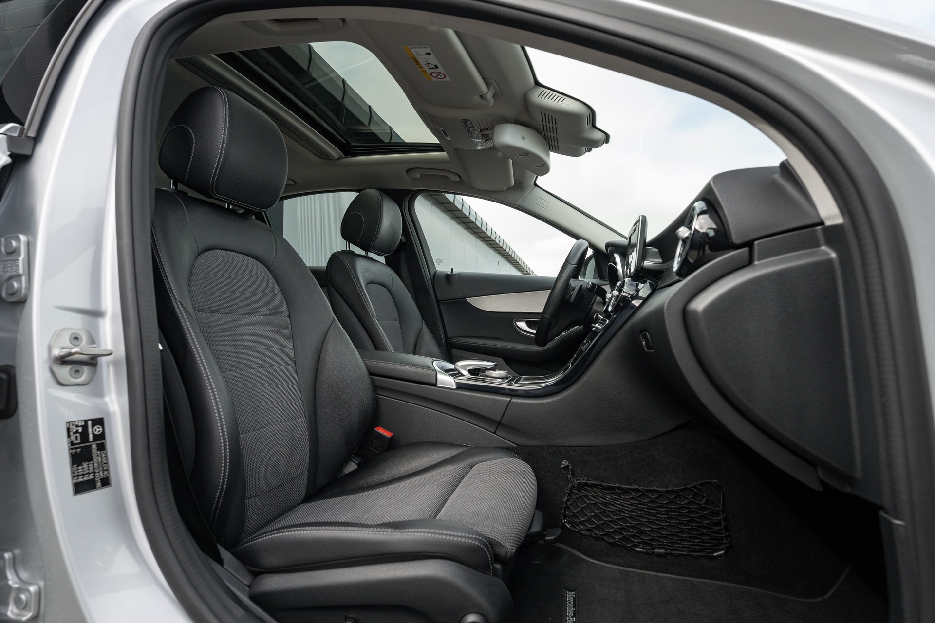 MERCEDES-BENZ C 180 Avantgarde-image-10