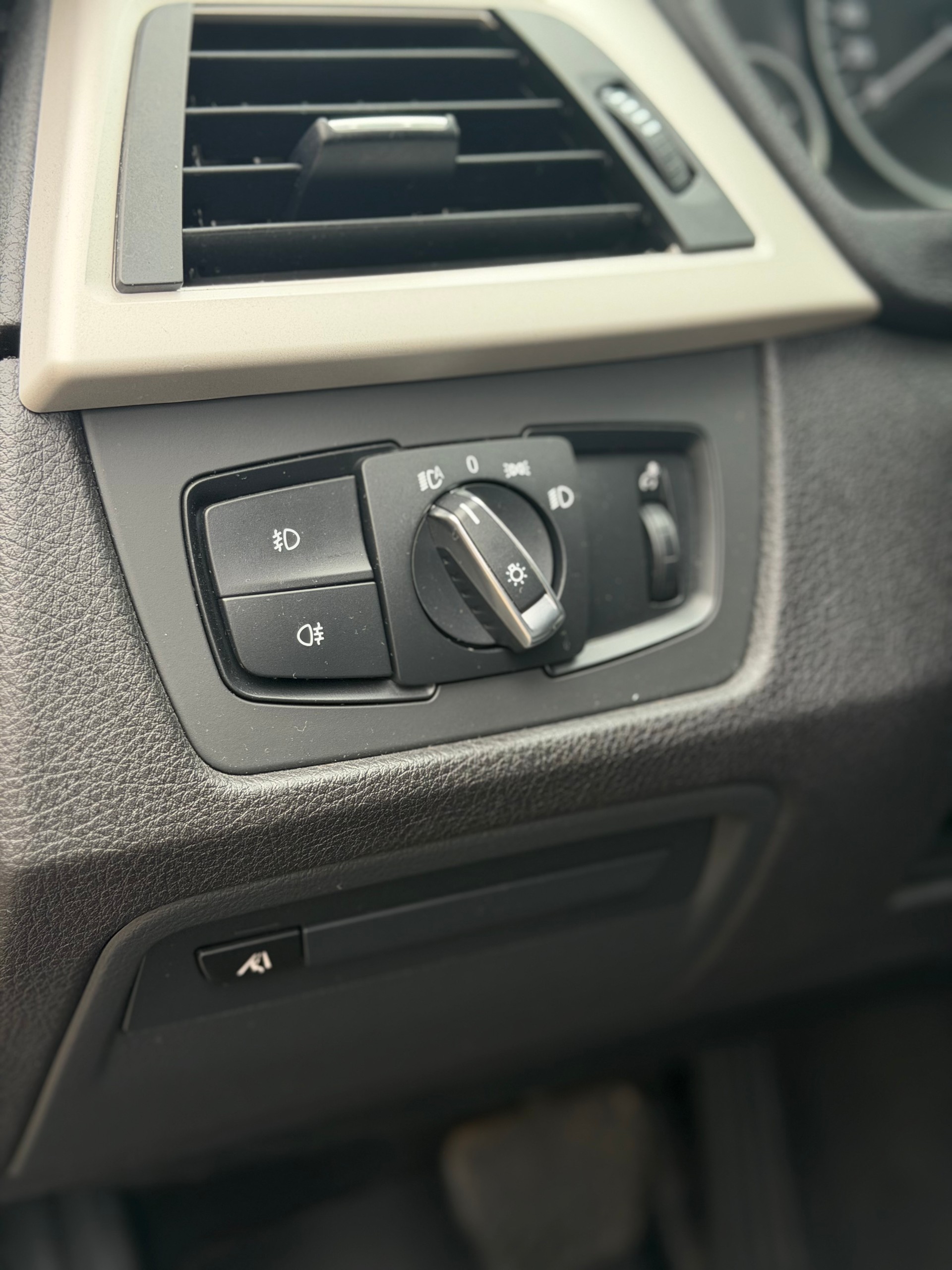 BMW 320d xDrive Touring Steptronic-image-17