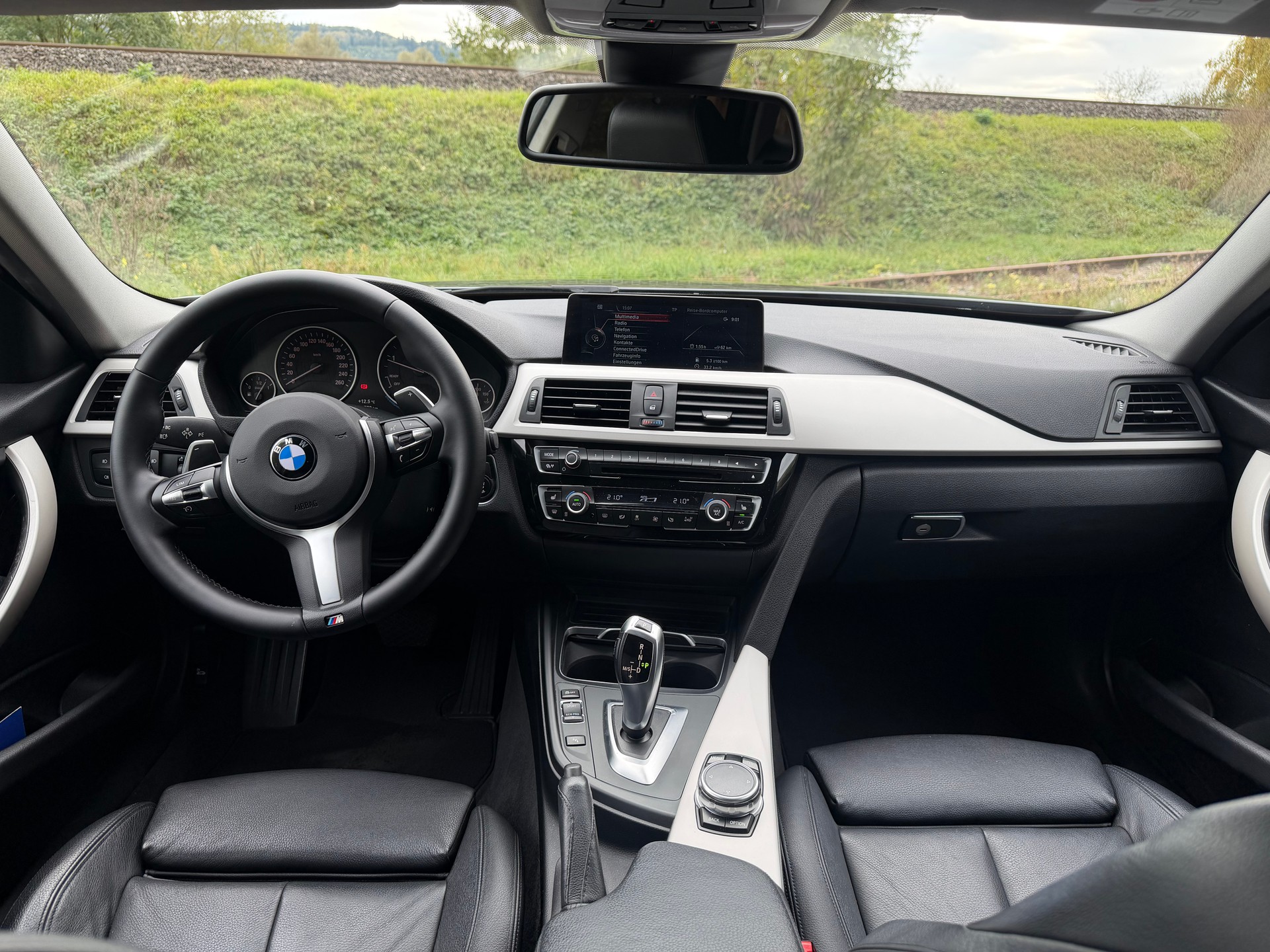 BMW 320d xDrive Touring Steptronic-image-13