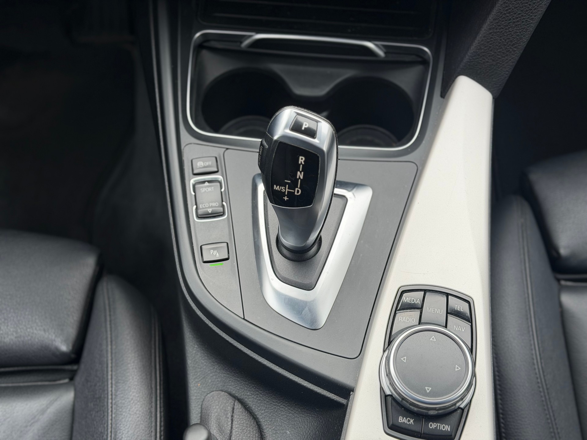 BMW 320d xDrive Touring Steptronic-image-15
