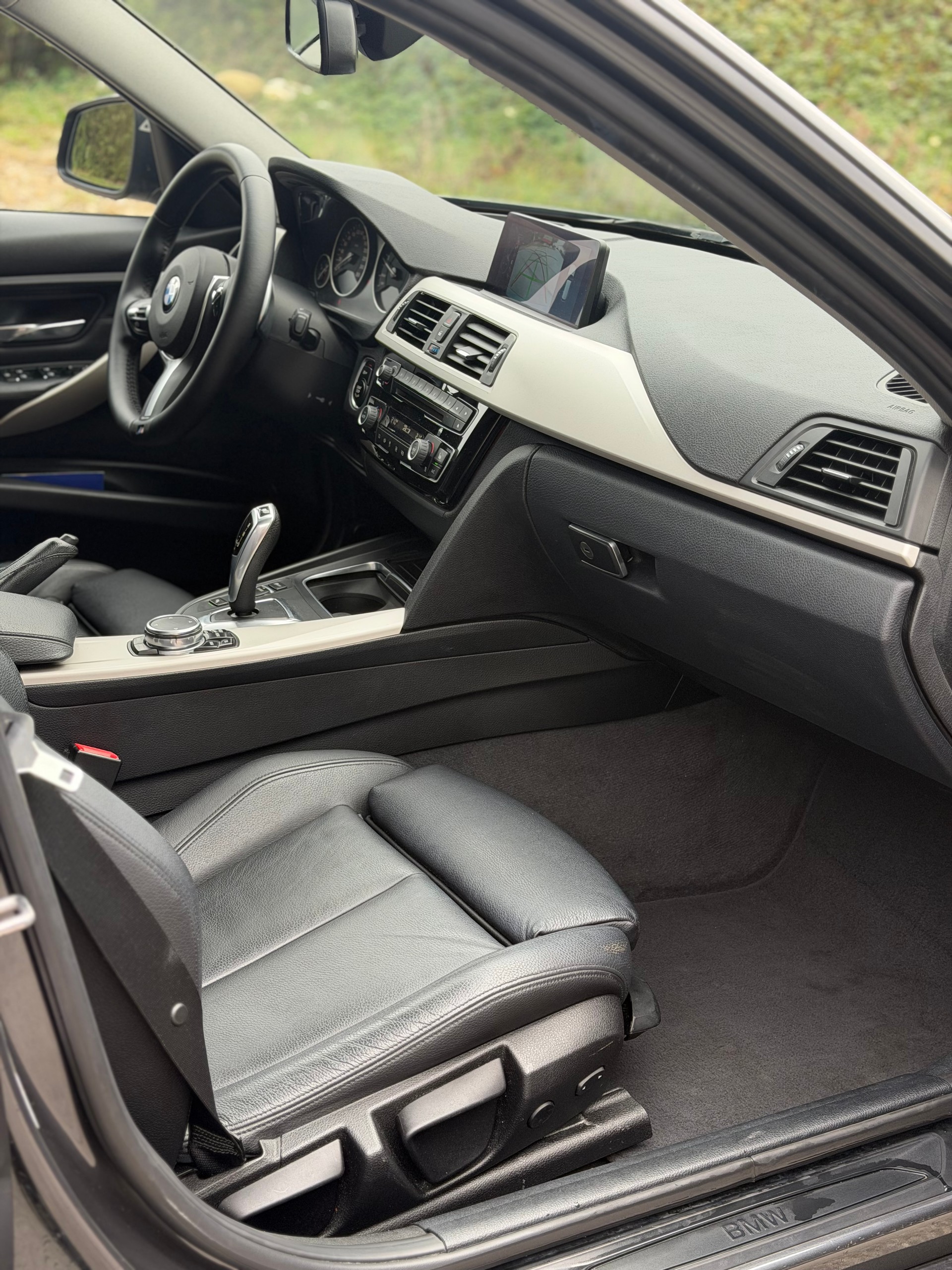 BMW 320d xDrive Touring Steptronic-image-10