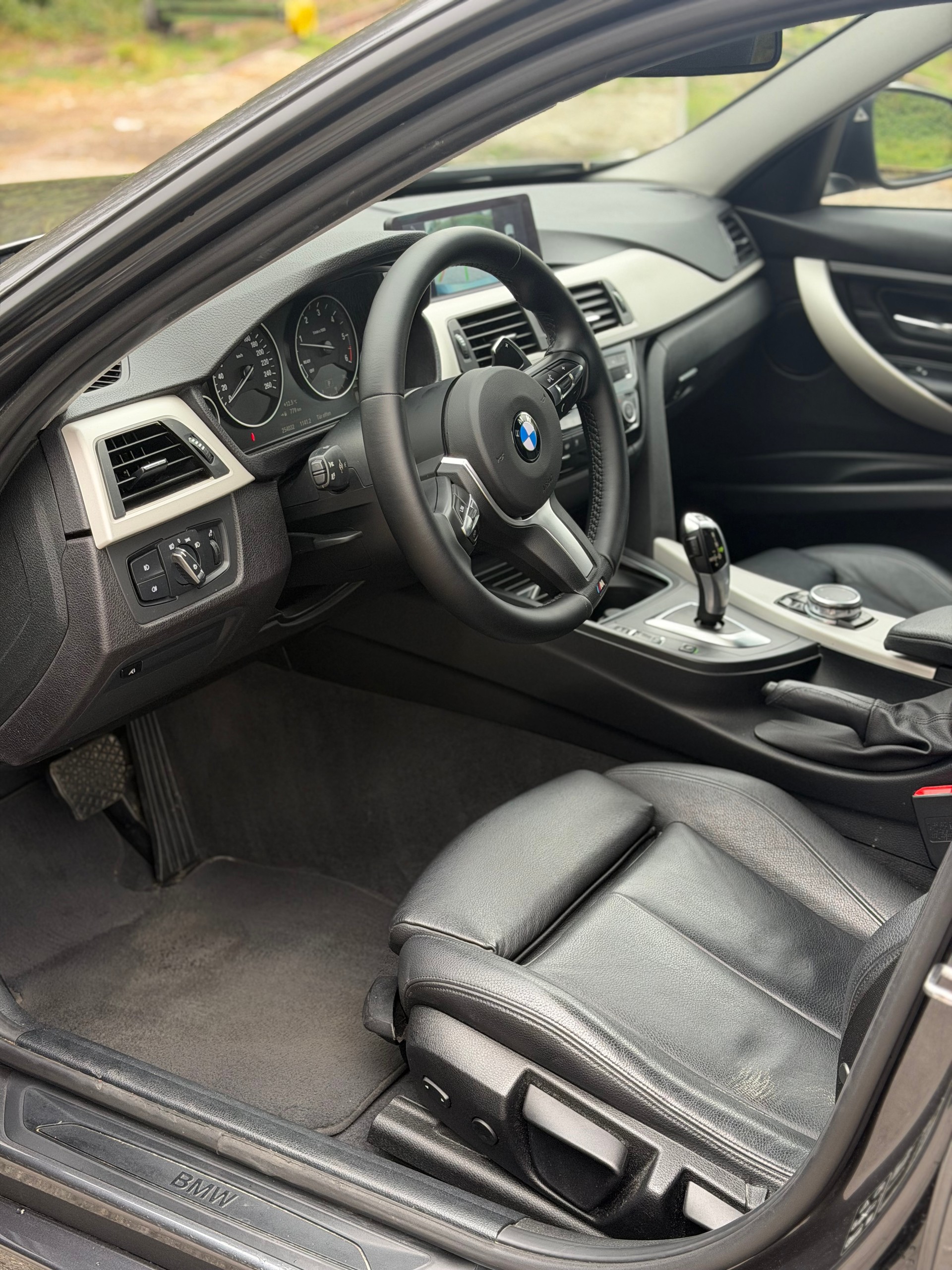 BMW 320d xDrive Touring Steptronic-image-6