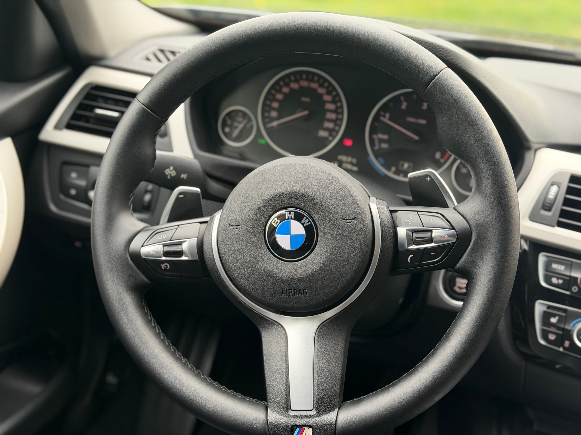 BMW 320d xDrive Touring Steptronic-image-14