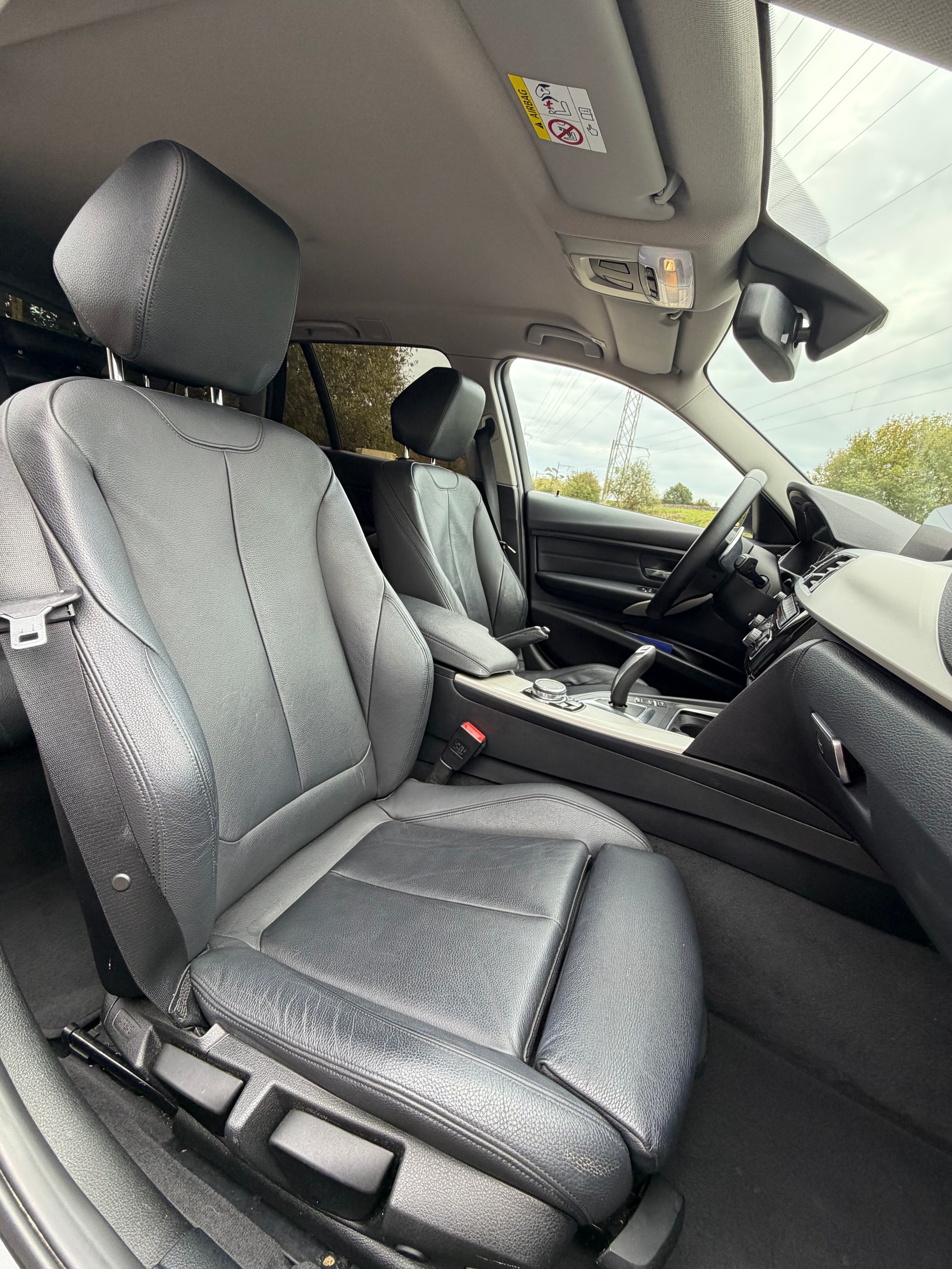 BMW 320d xDrive Touring Steptronic-image-11