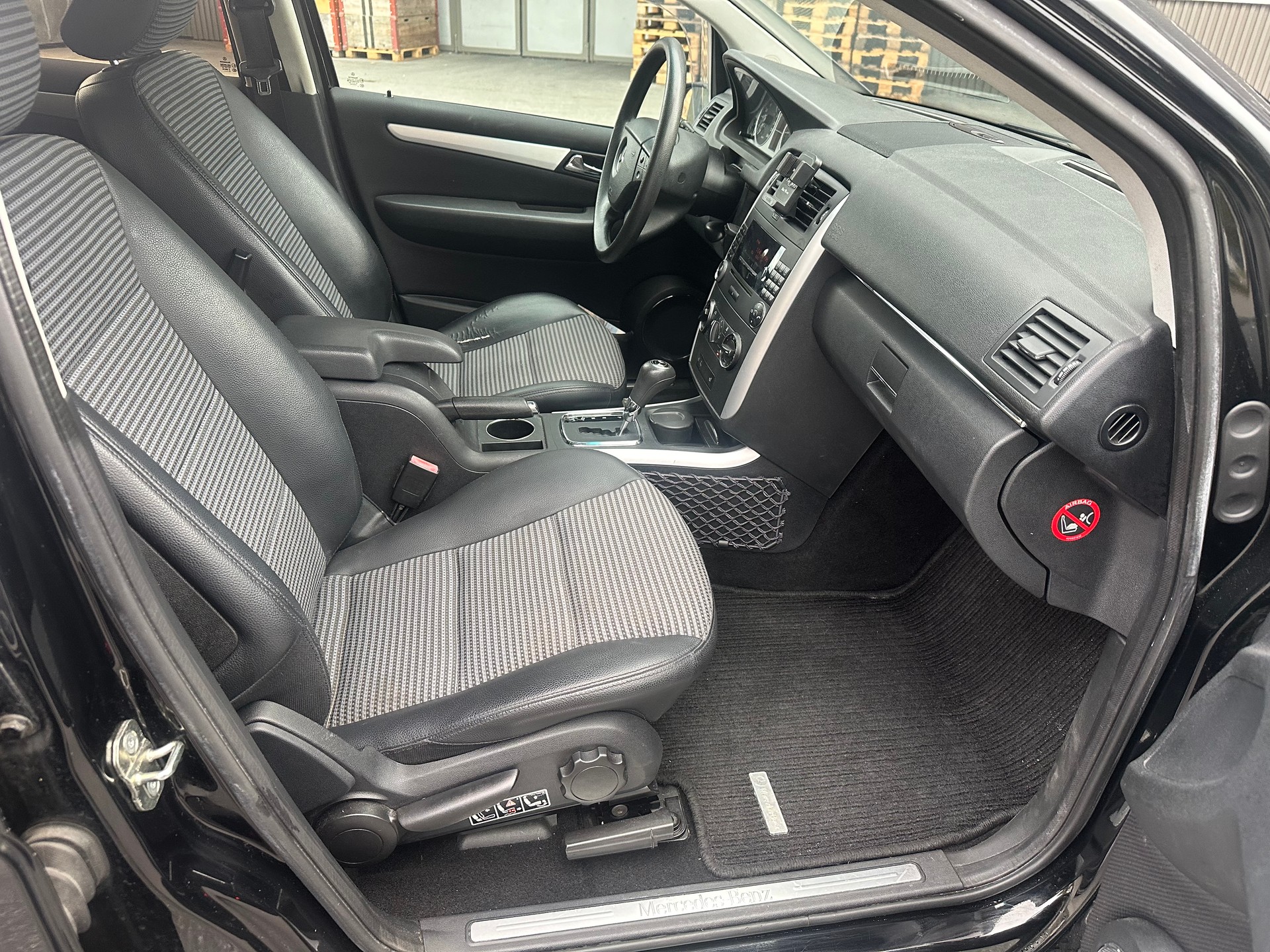 MERCEDES-BENZ B 180 CDI-image-8