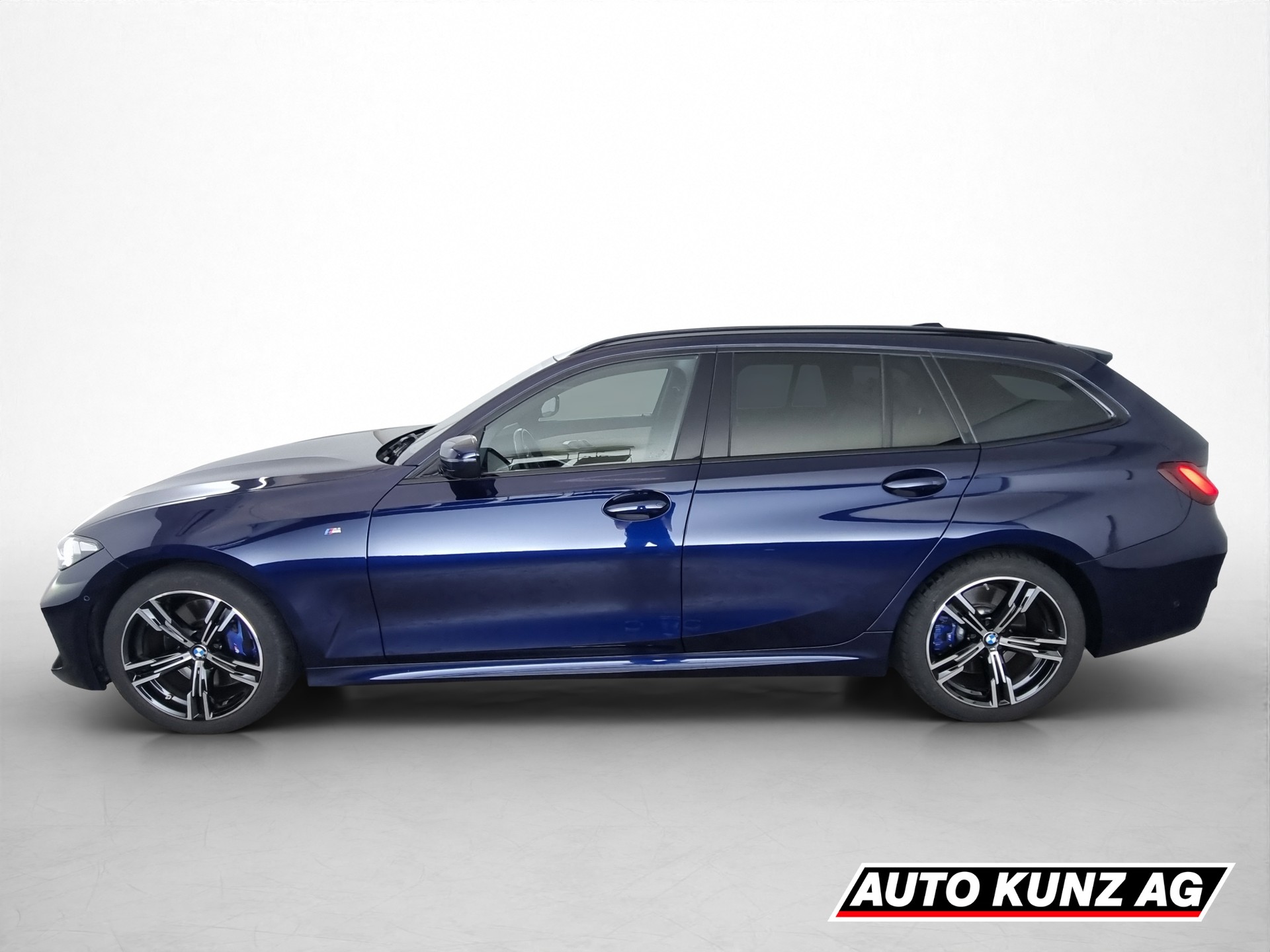 BMW 330i xDrive Touring M-Sport-image-2
