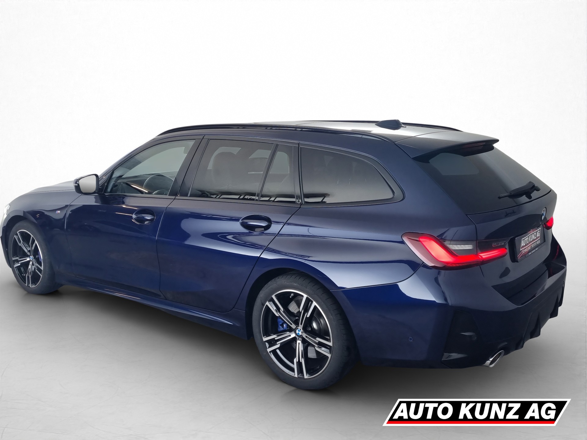 BMW 330i xDrive Touring M-Sport-image-3