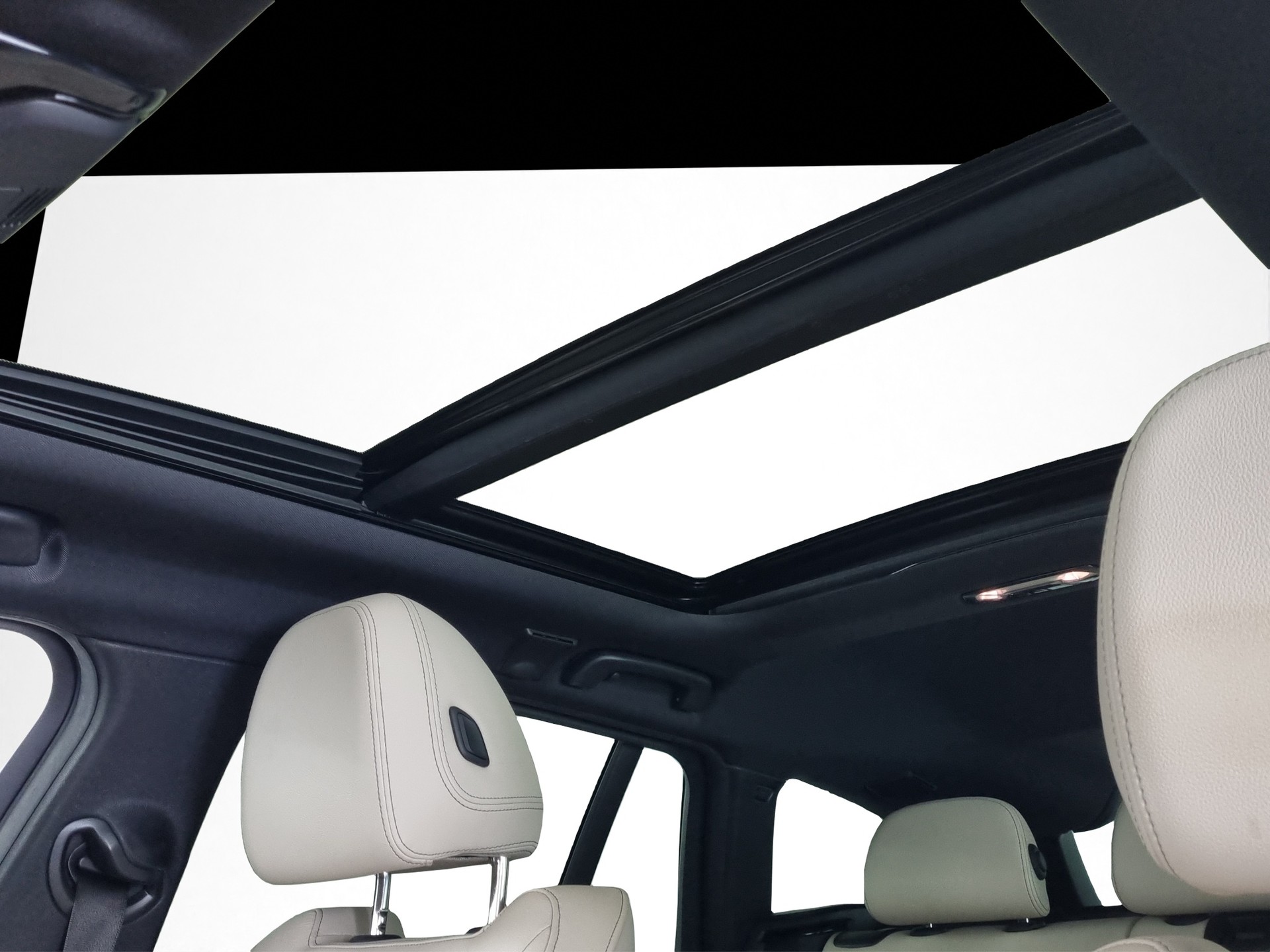 BMW 330i xDrive Touring M-Sport-image-12