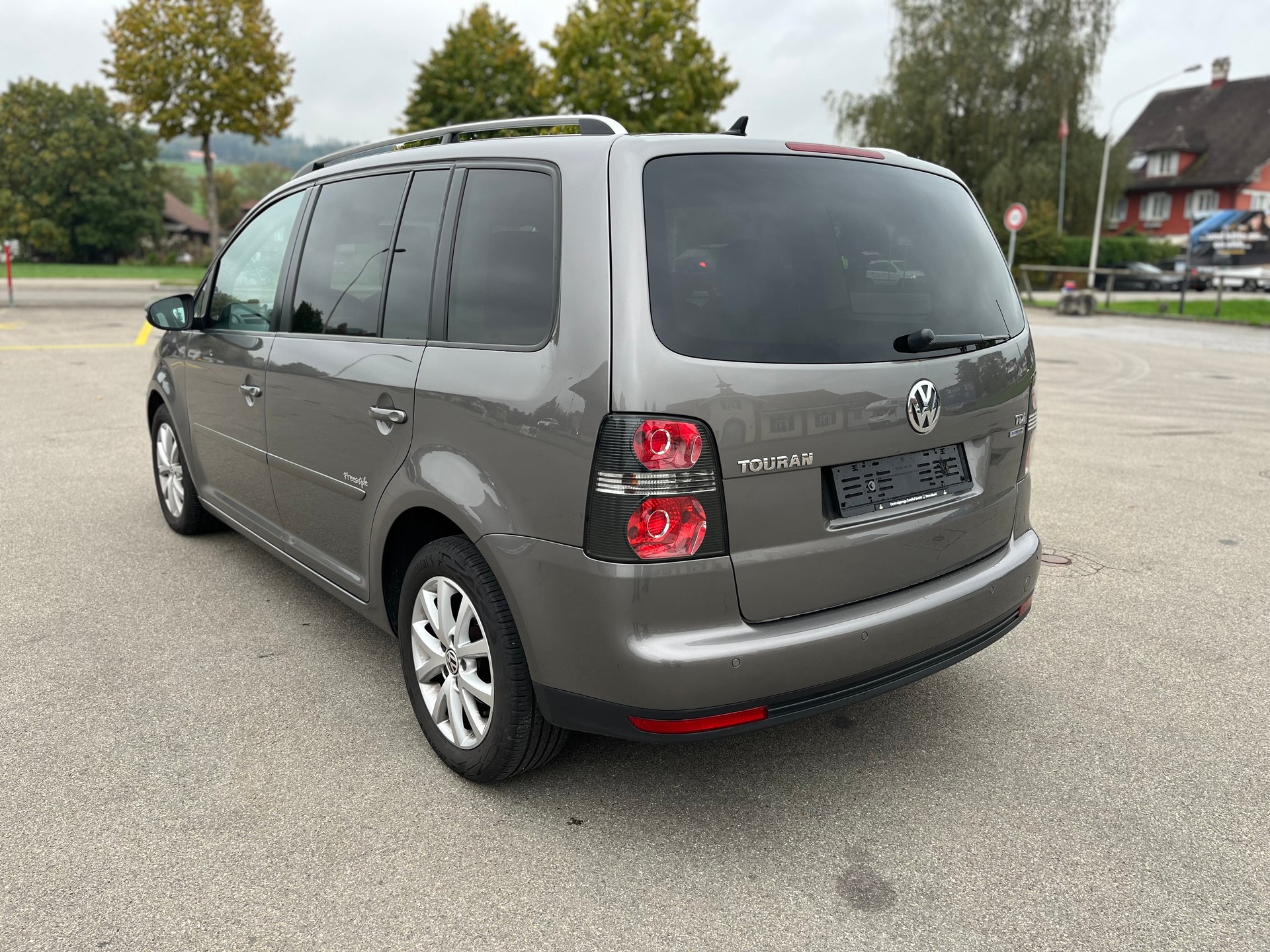 VW VW Touran frisch MFK : 25/09/2026 Diesel 1,9i / 7 Platz-image-4