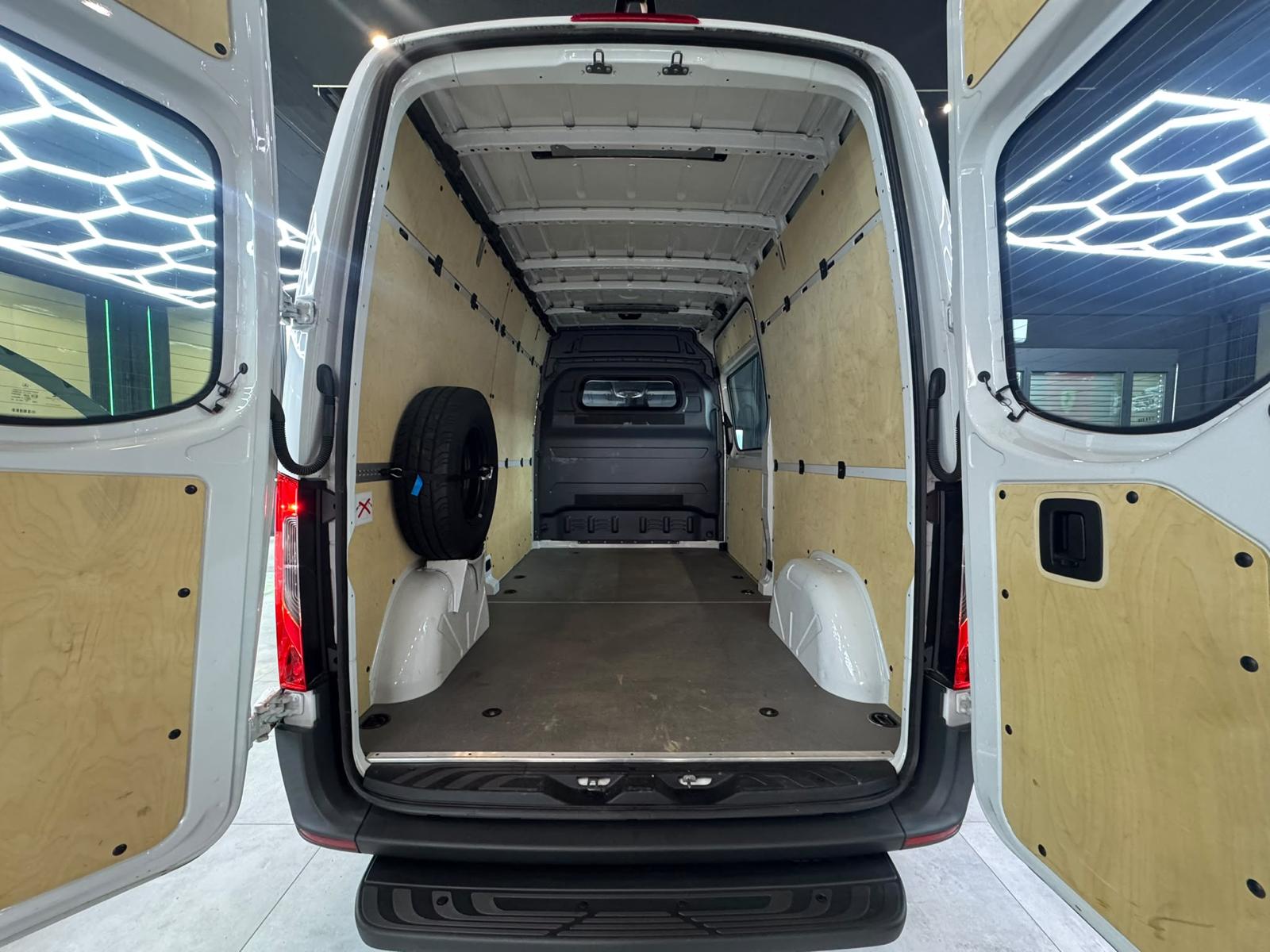 MERCEDES-BENZ eSprinter 312 47kWh Standard-image-15