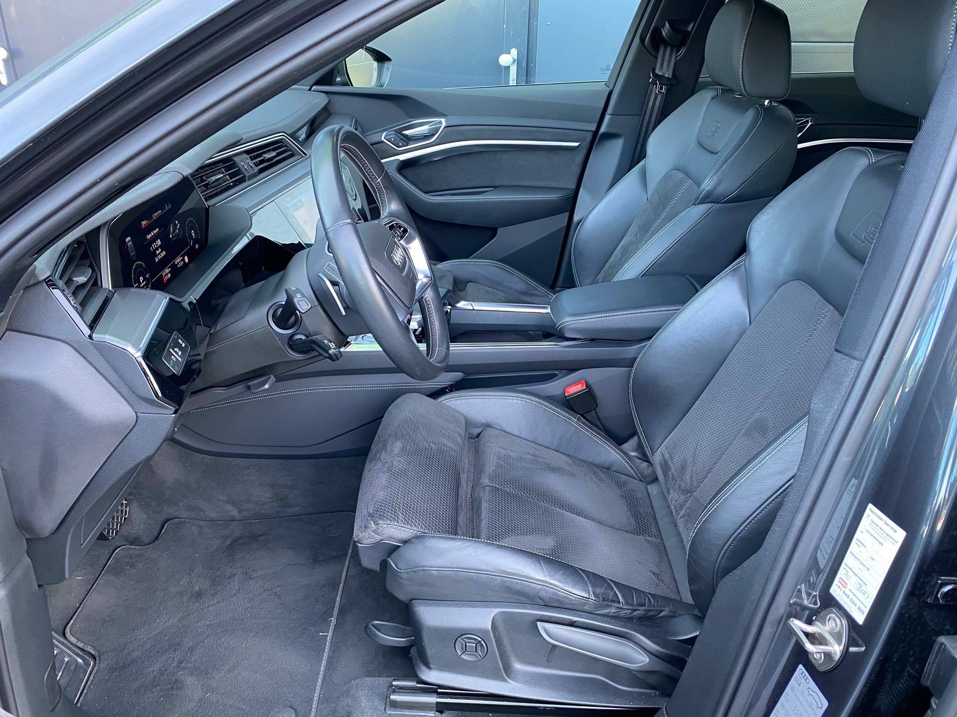AUDI e-tron 50 Advanced Sport quattro-image-13