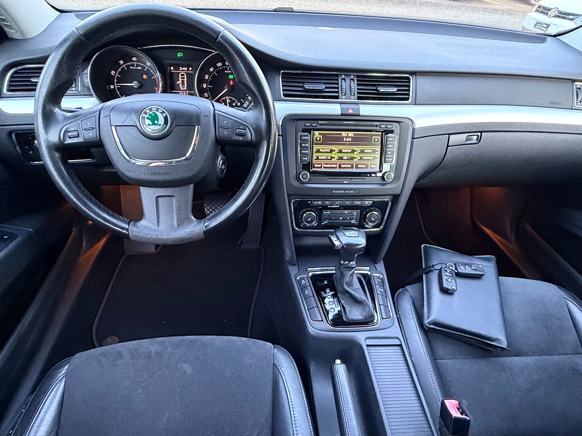 SKODA Superb 2.0 TSI Elegance DSG-image-11