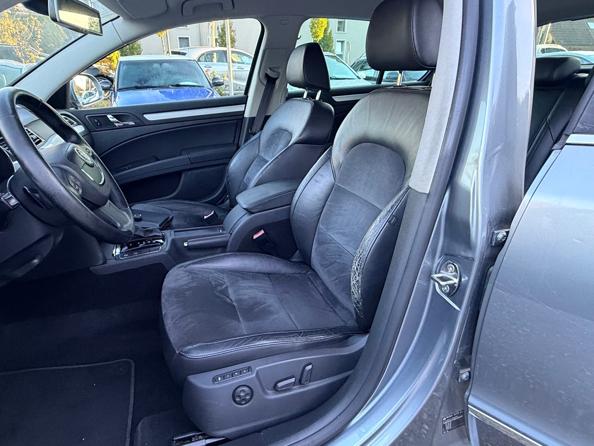 SKODA Superb 2.0 TSI Elegance DSG-image-13