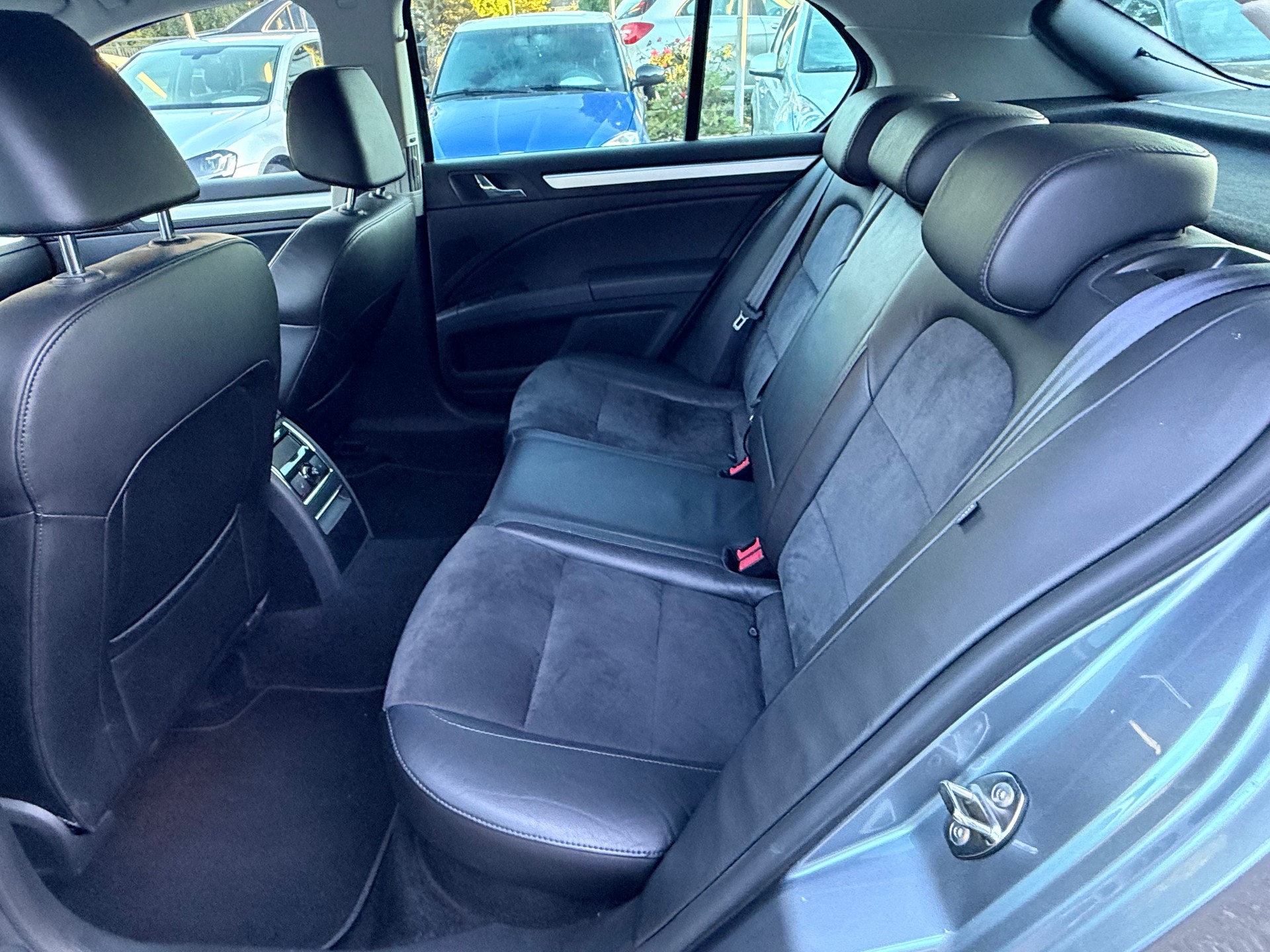 SKODA Superb 2.0 TSI Elegance DSG-image-17